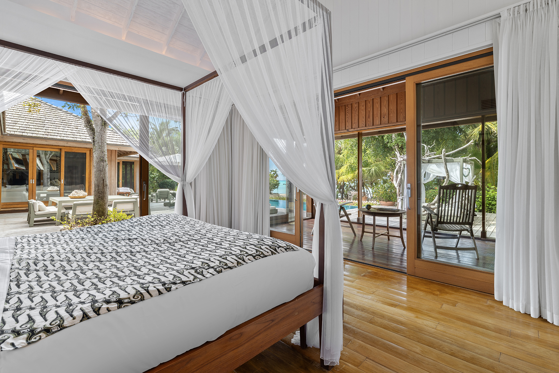 Lucky House, Beachfront