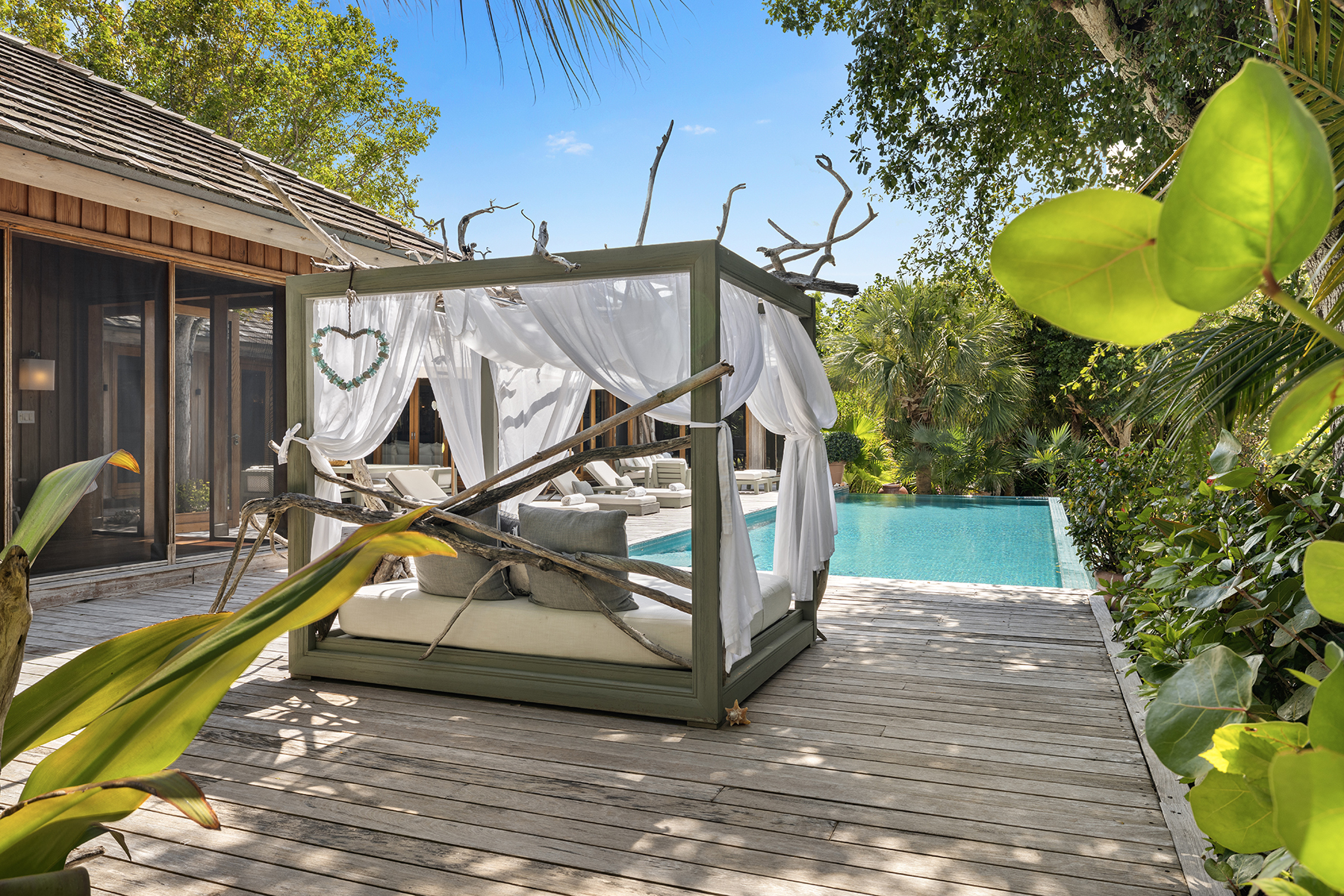 Lucky House, Beachfront