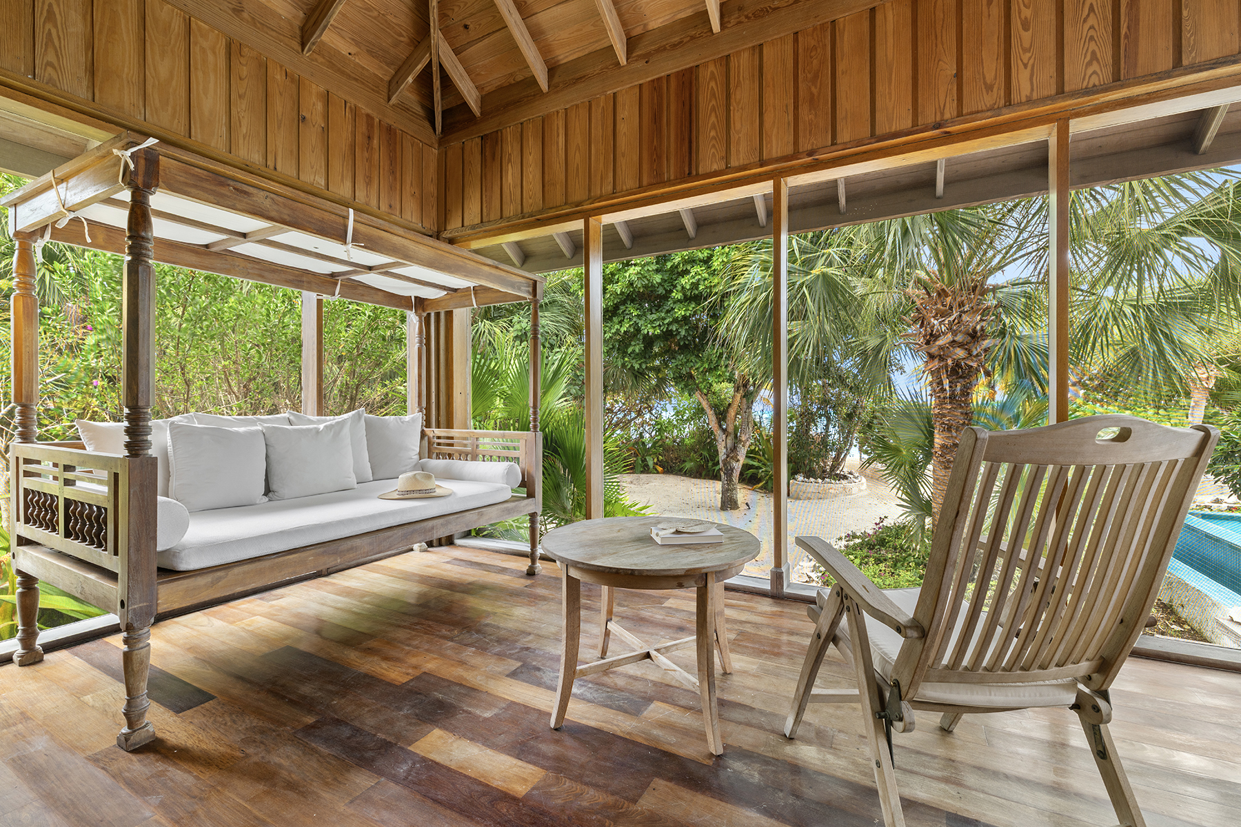 Lucky House, Beachfront