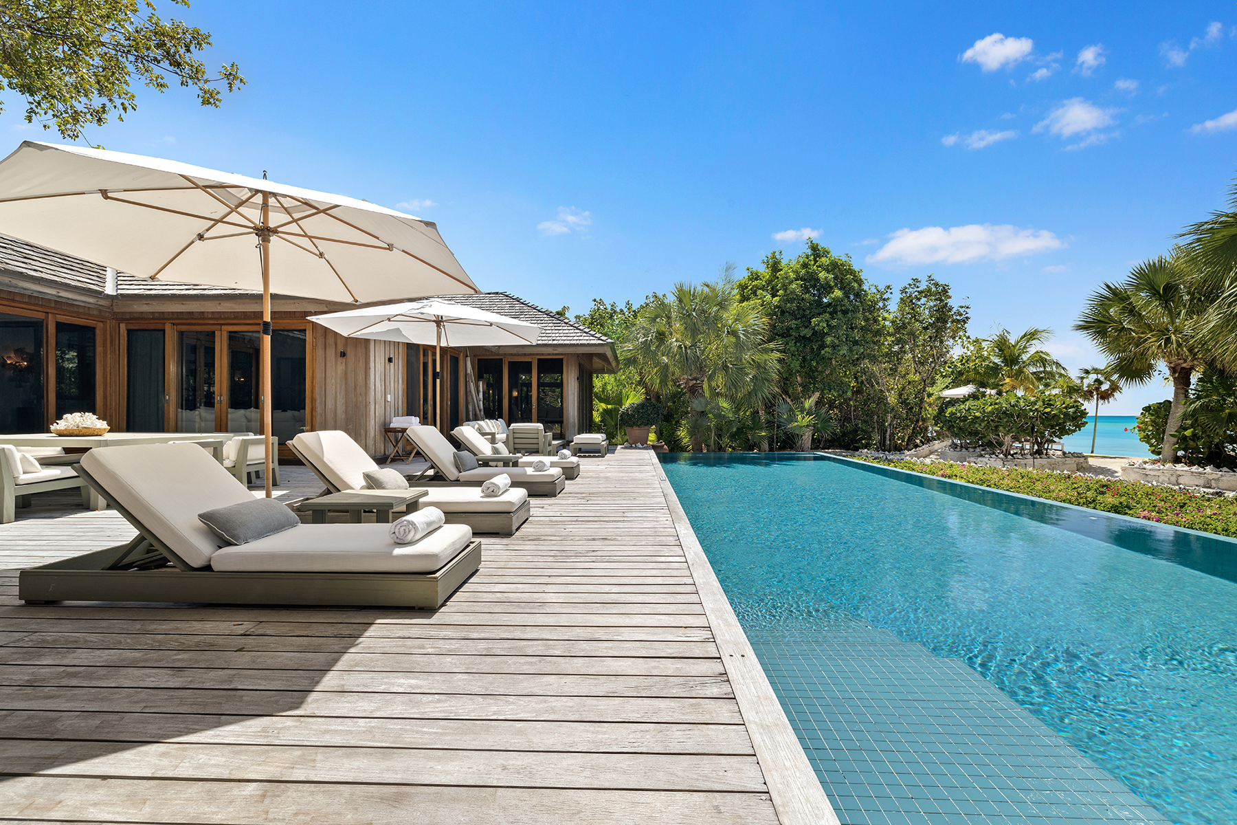 Lucky House, Beachfront