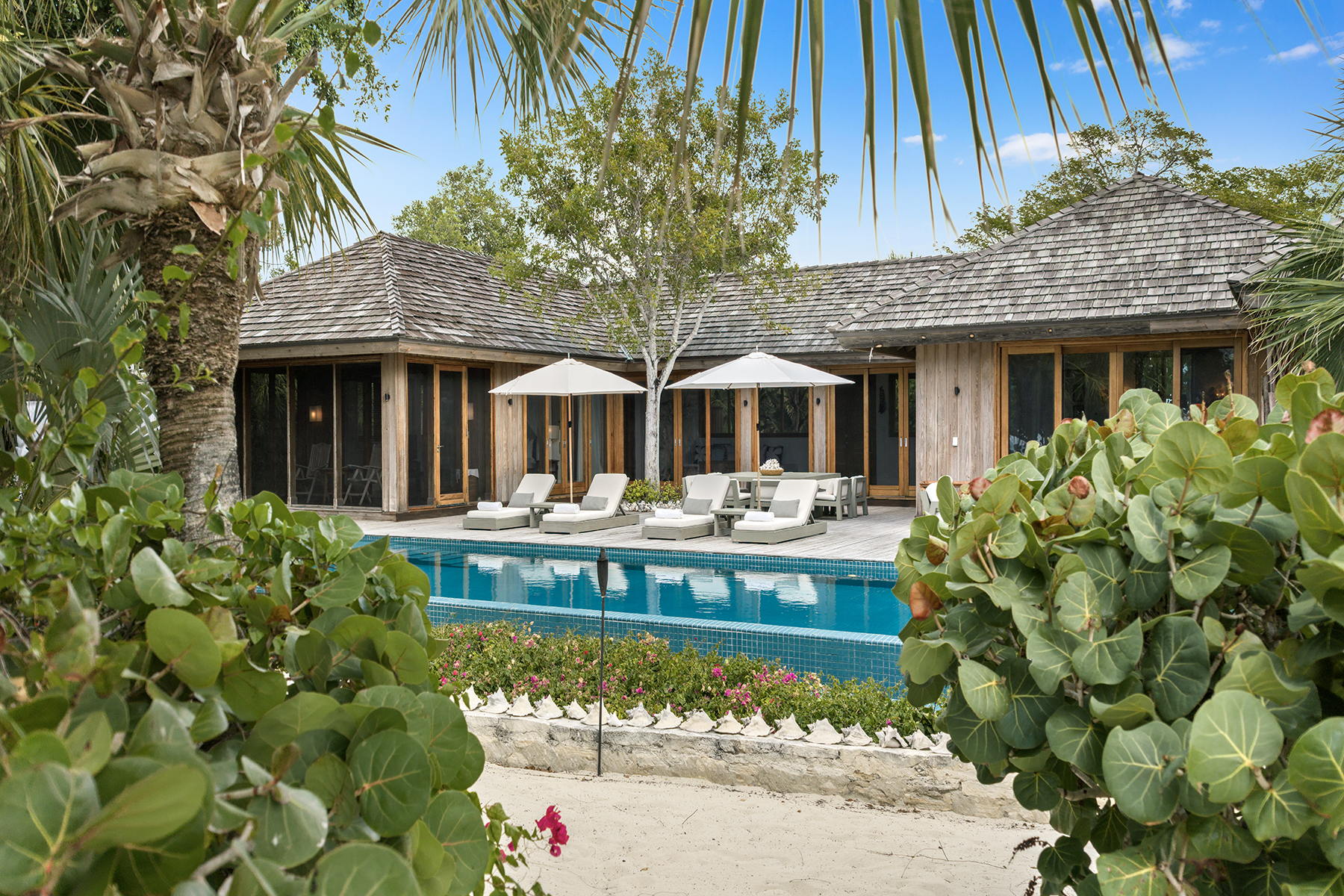 Lucky House, Beachfront
