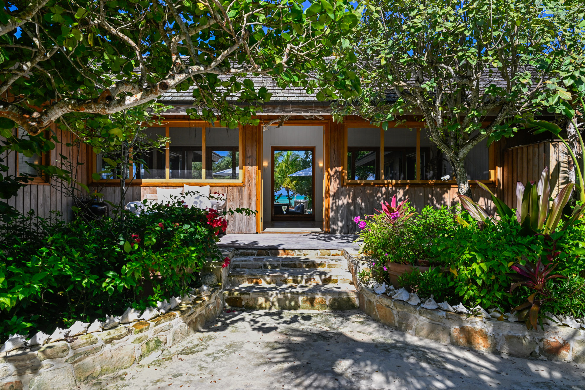 Lucky House, Beachfront