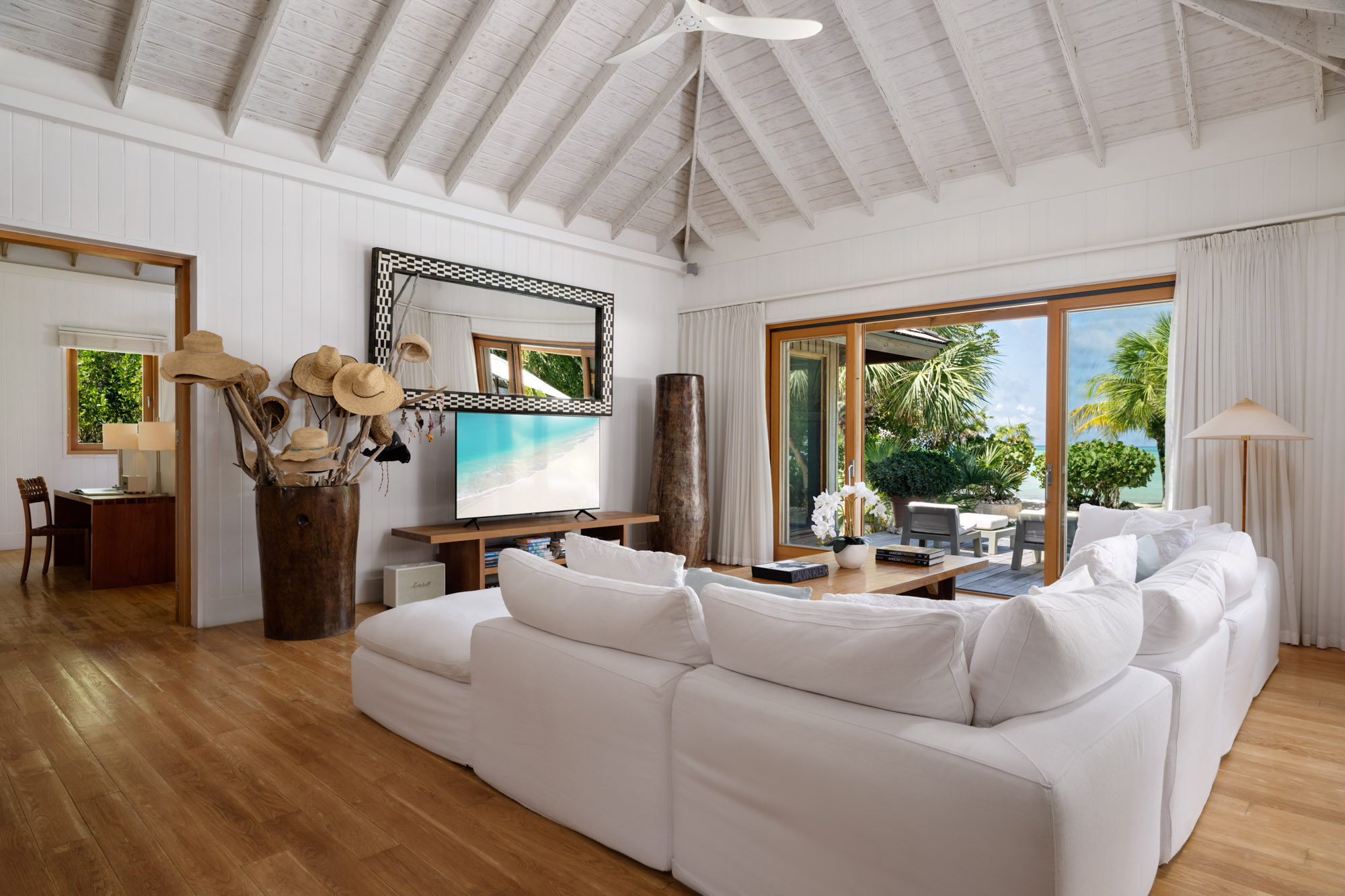 Lucky House, Beachfront