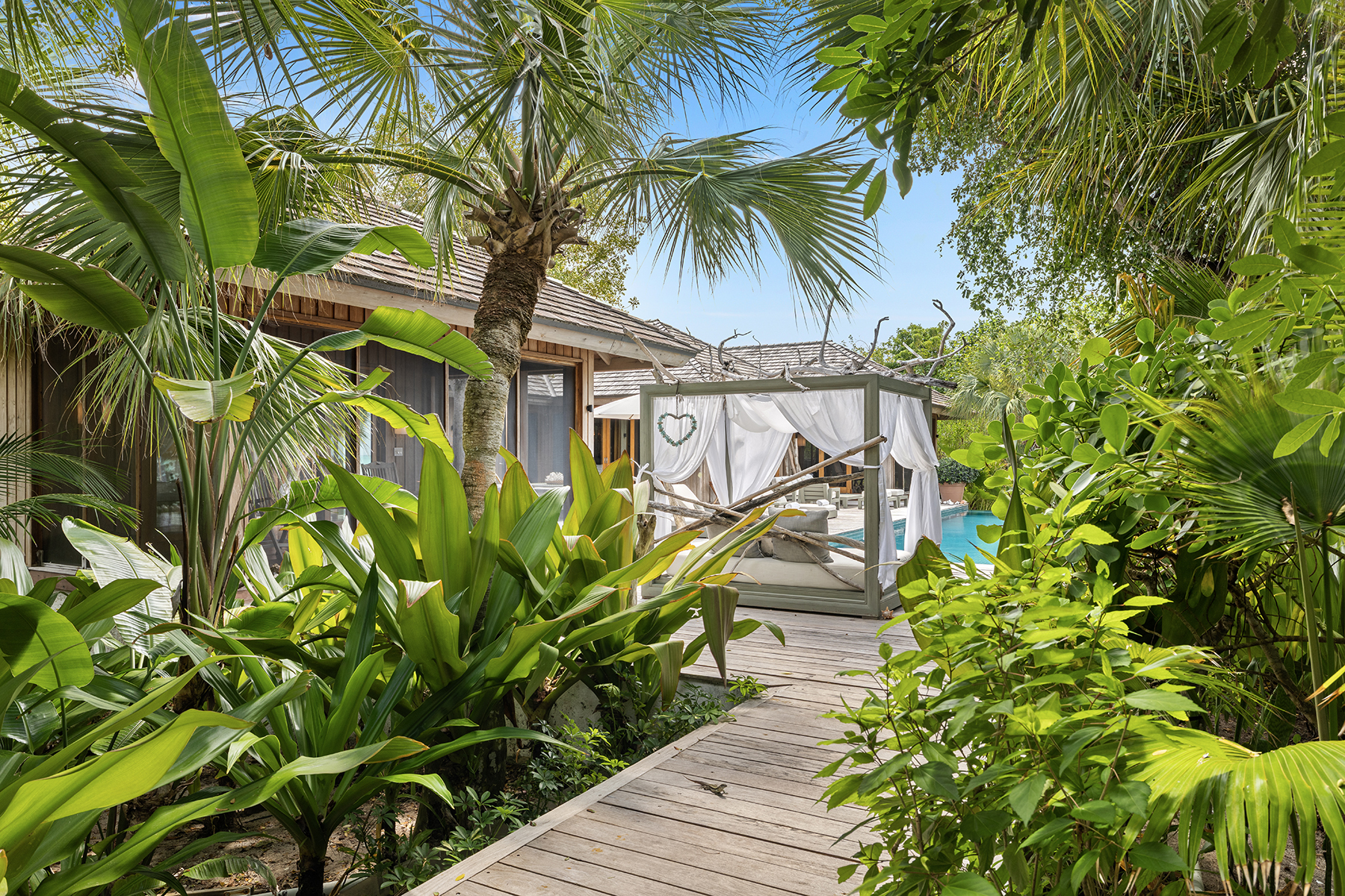 Lucky House, Beachfront