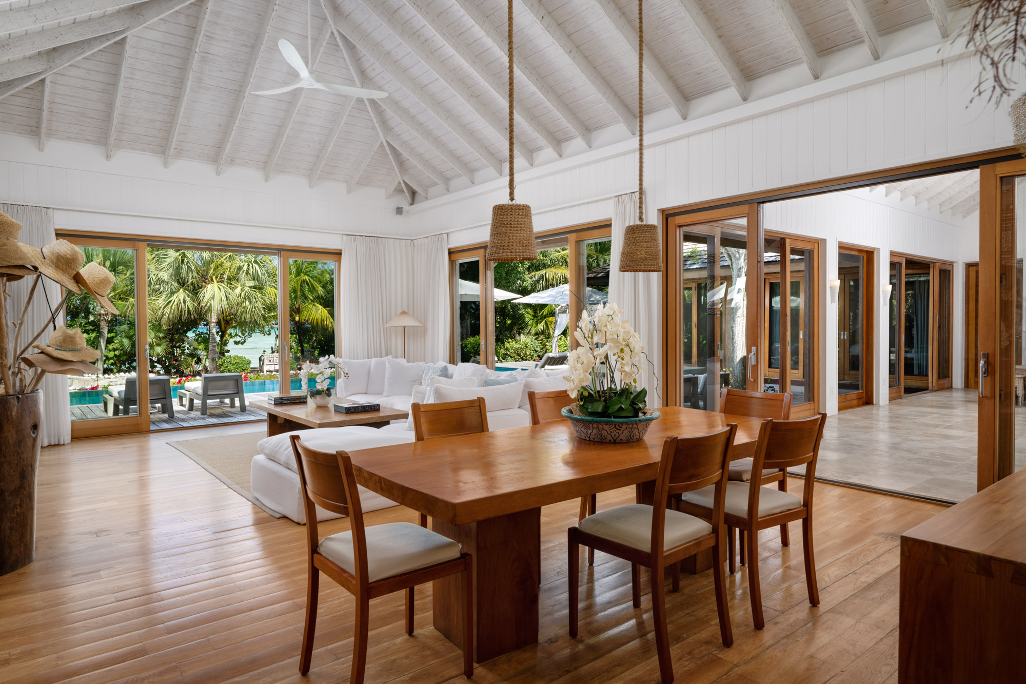 Lucky House, Beachfront
