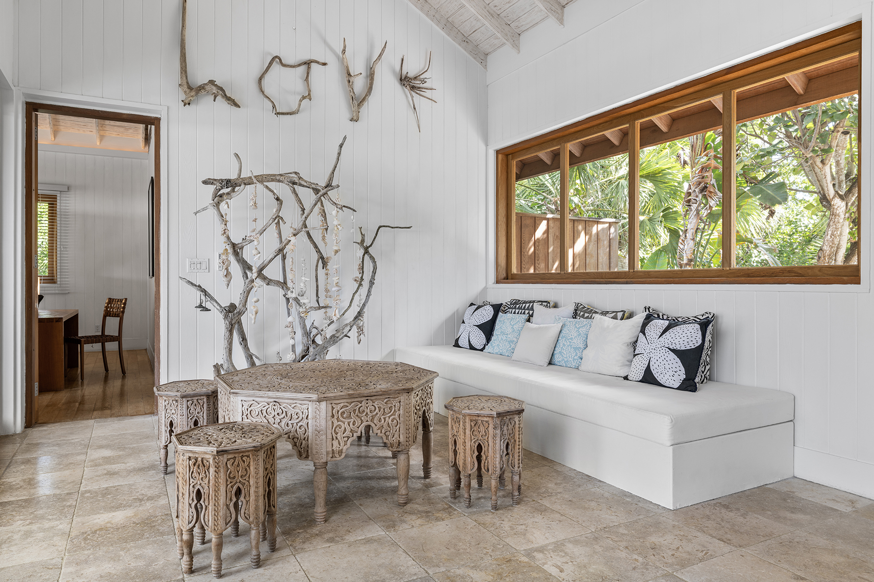 Lucky House, Beachfront