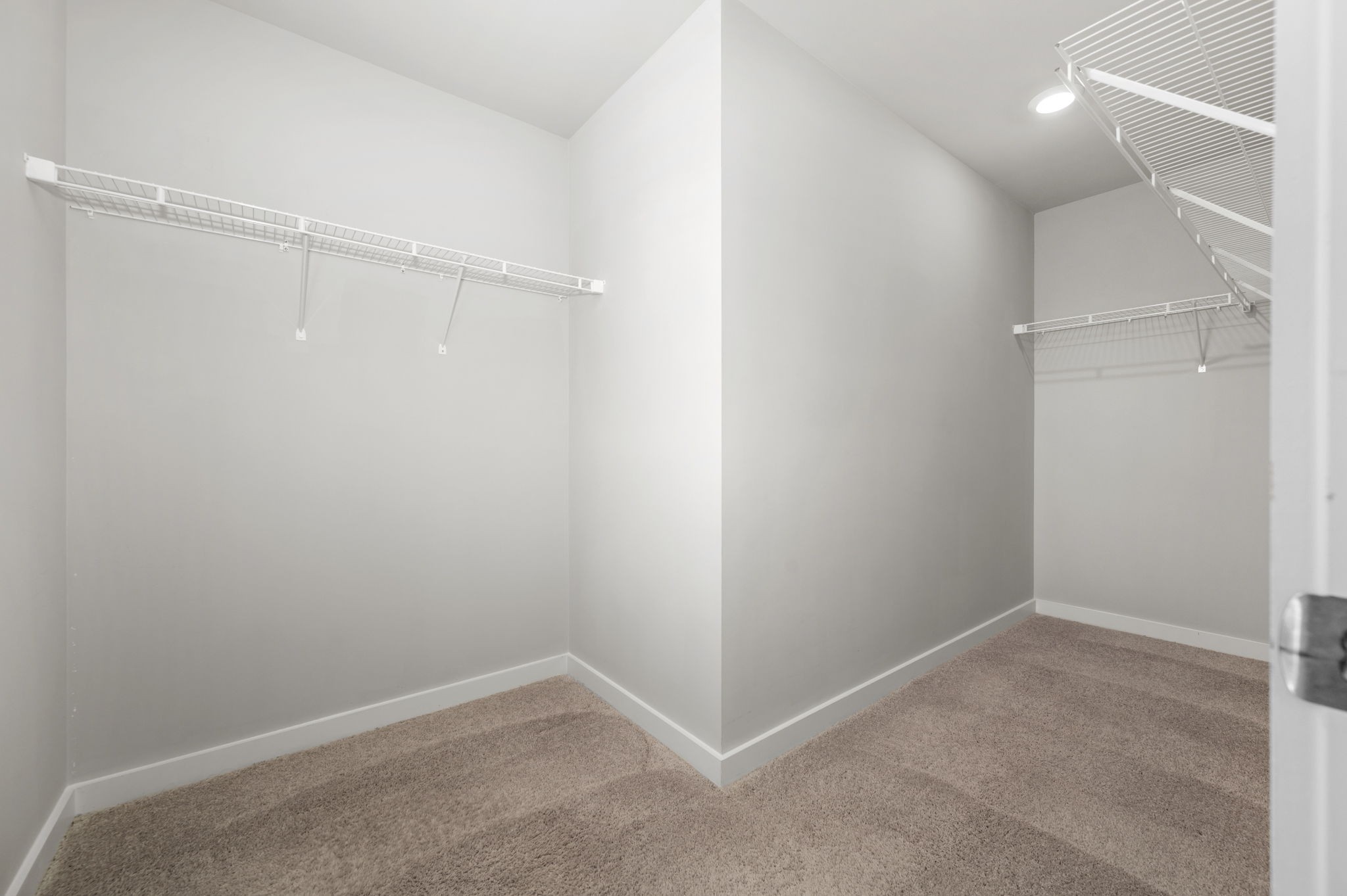 551 Swanholme Dr