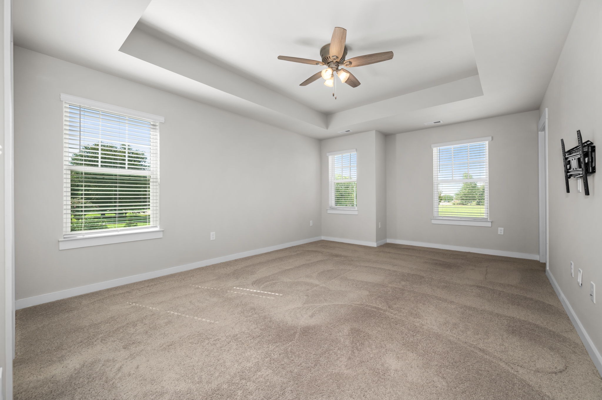551 Swanholme Dr