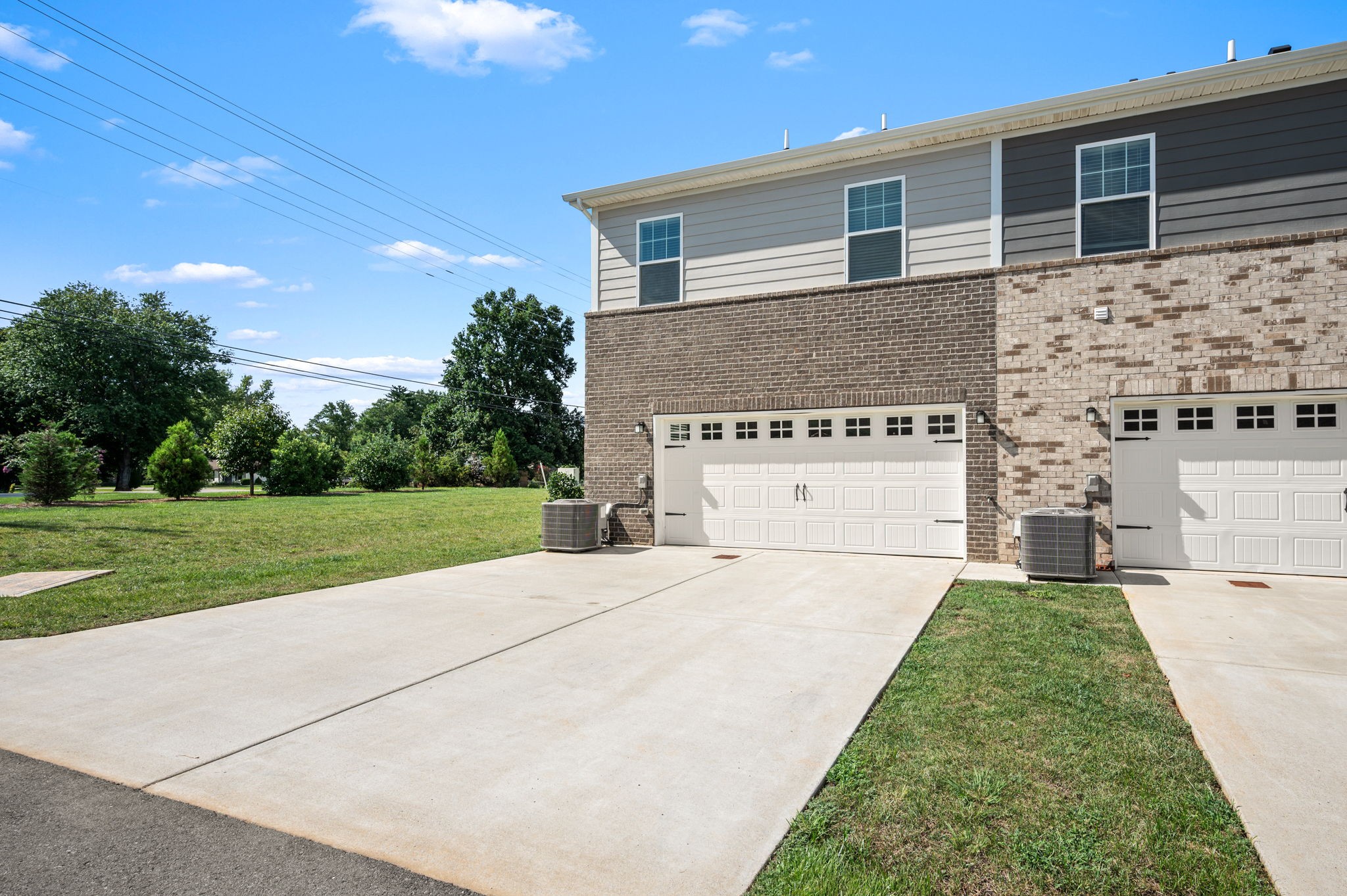 551 Swanholme Dr