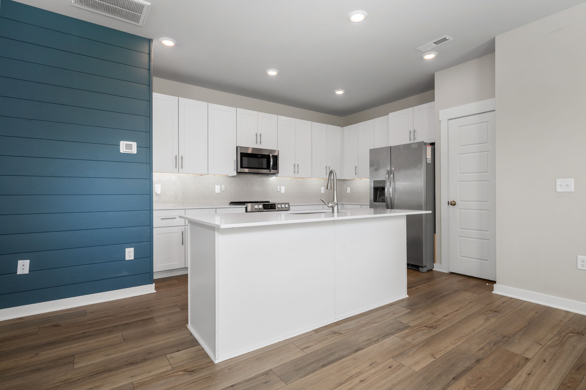 551 Swanholme Dr