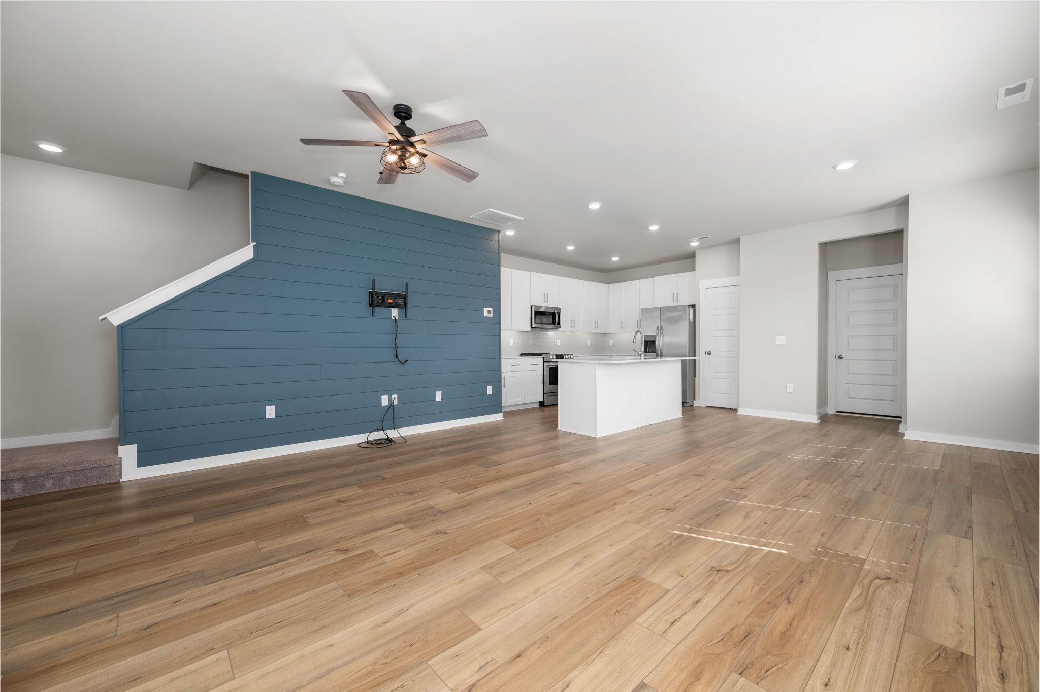 551 Swanholme Dr