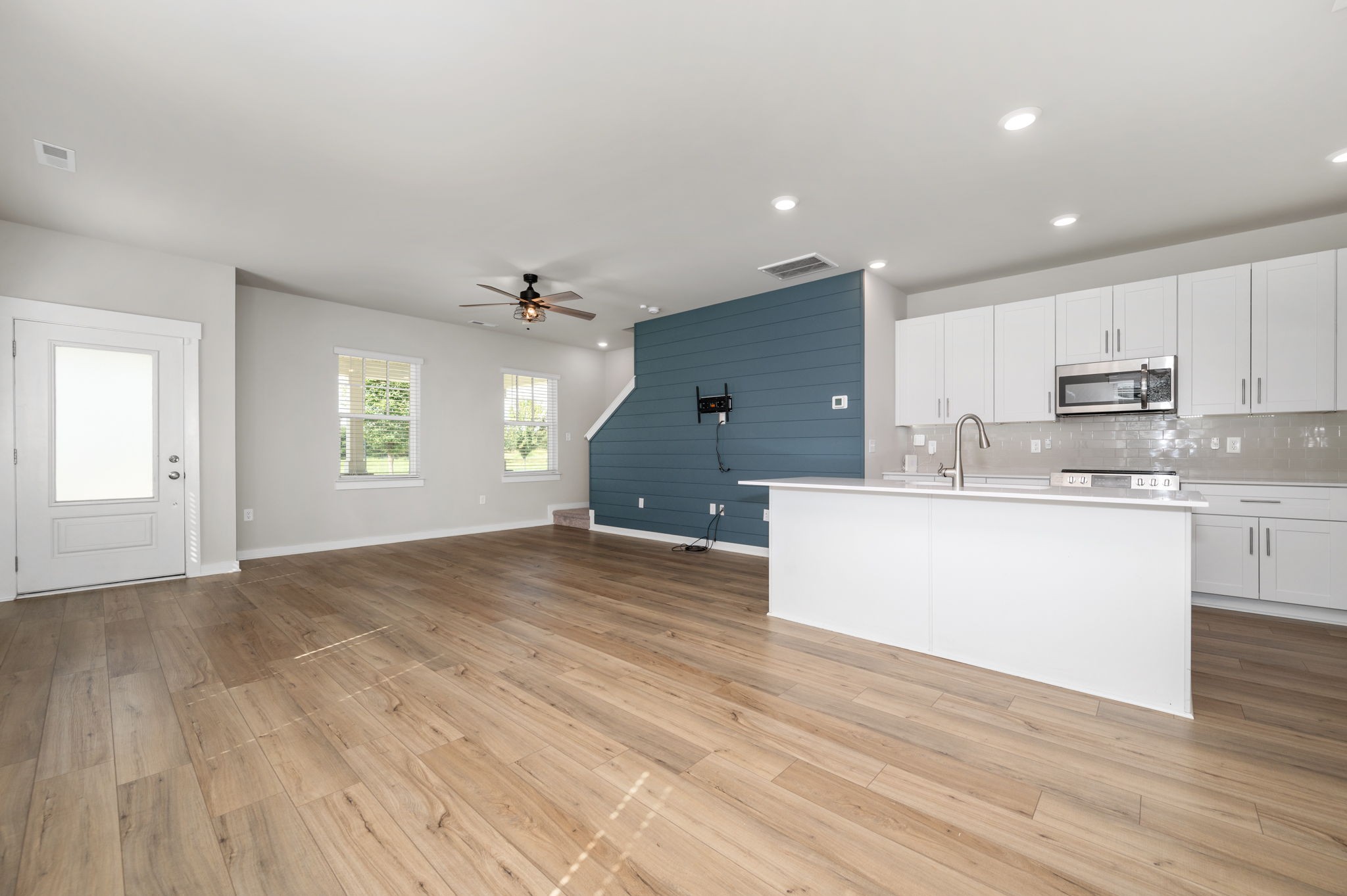 551 Swanholme Dr