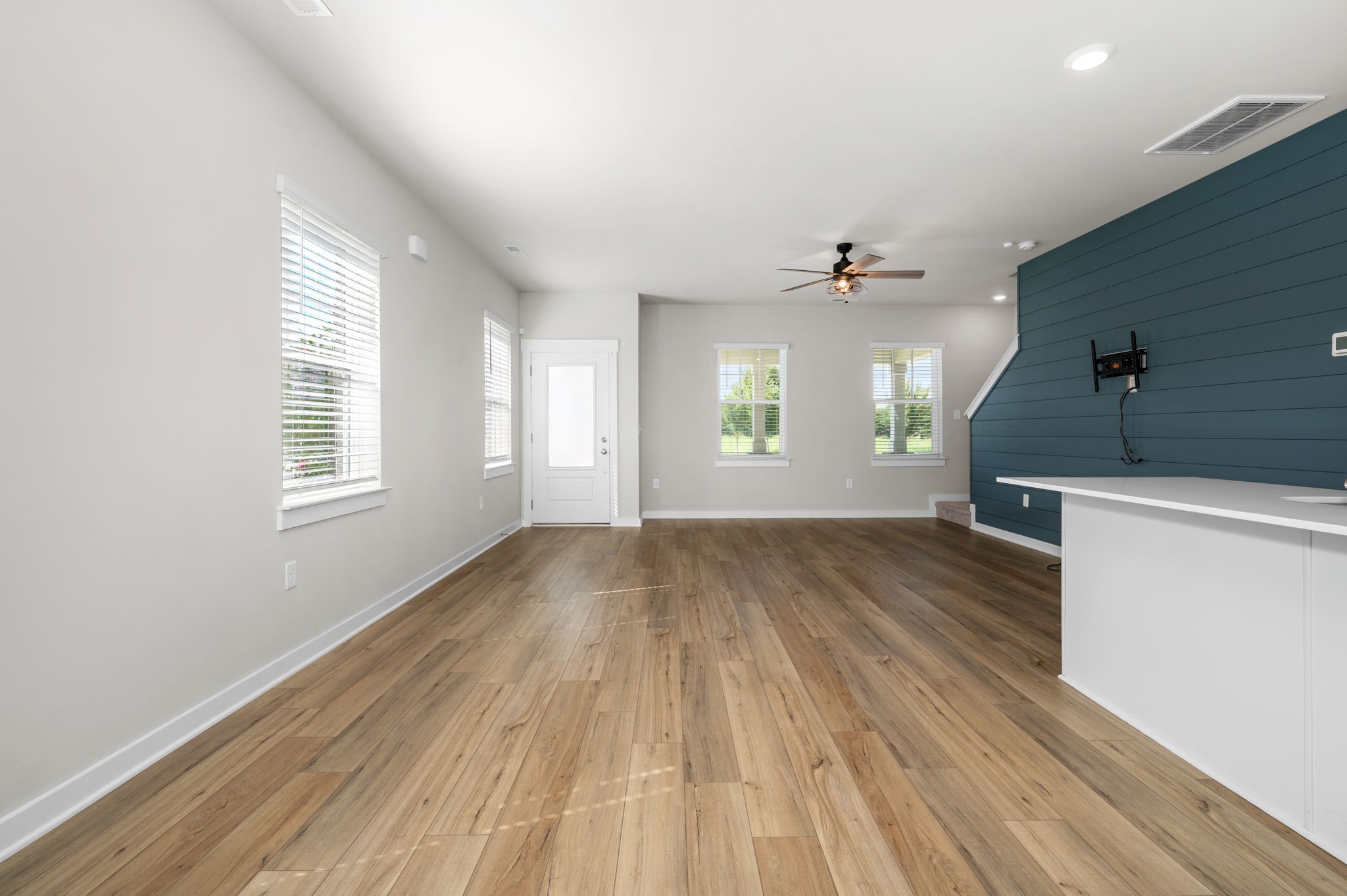 551 Swanholme Dr