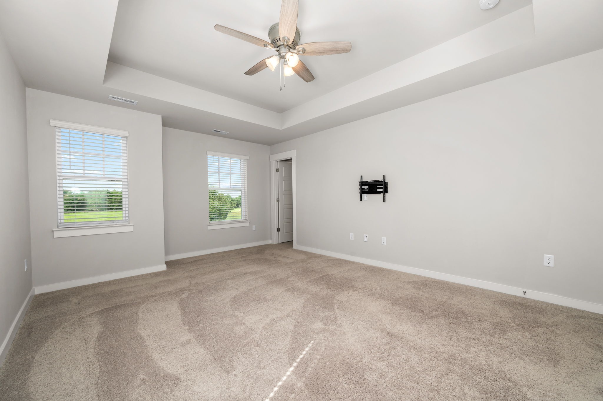 551 Swanholme Dr