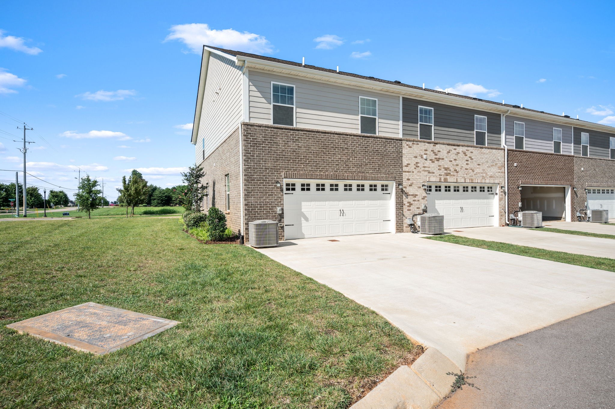 551 Swanholme Dr