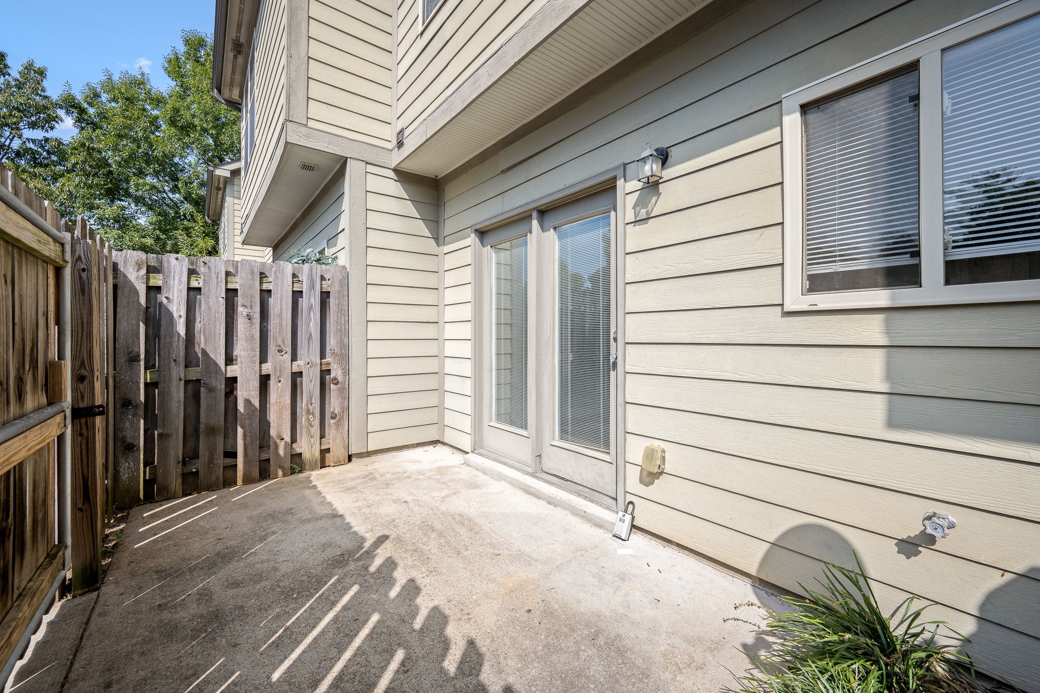 105 4th Ave Unit: 105