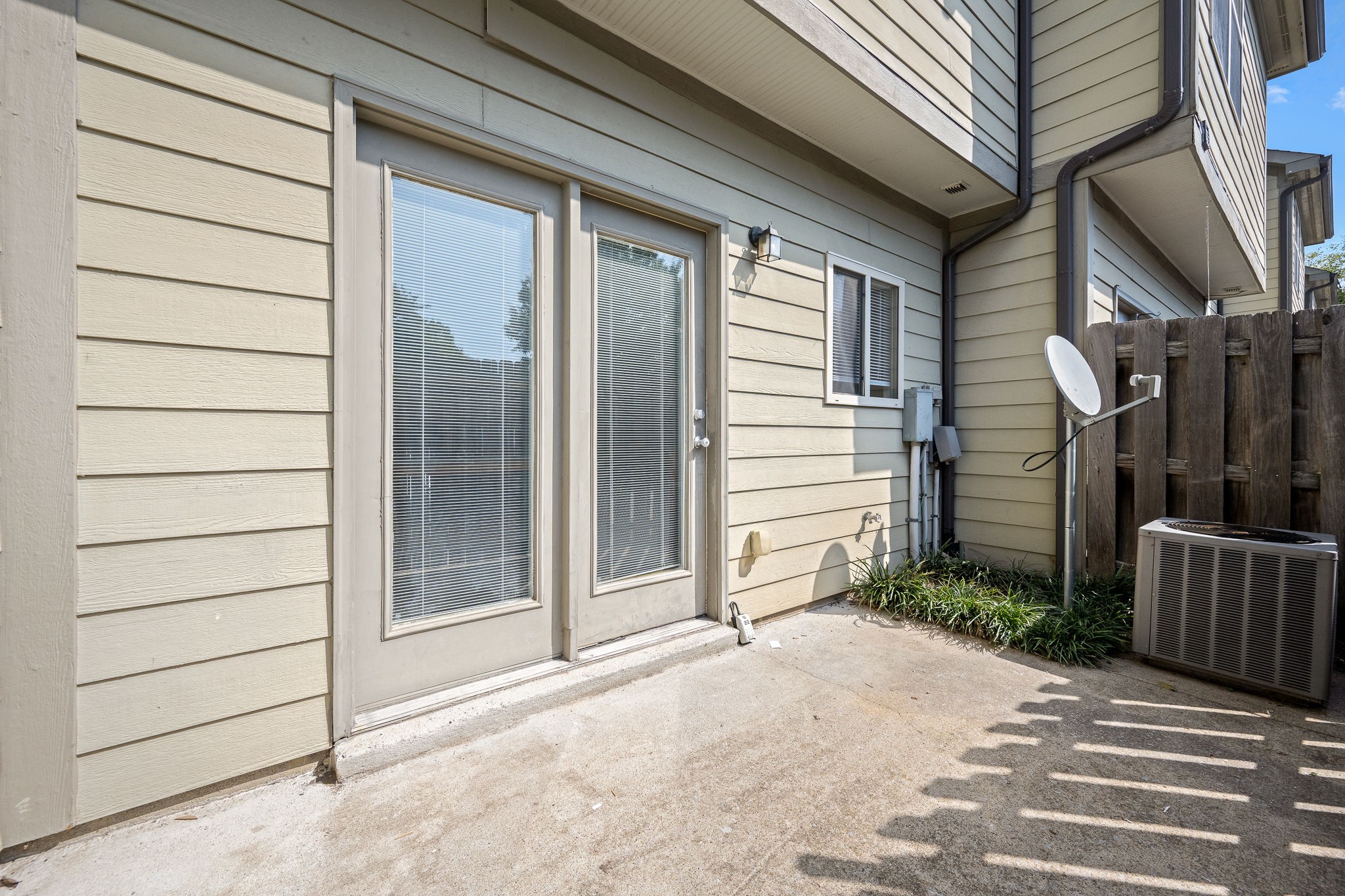 105 4th Ave Unit: 105