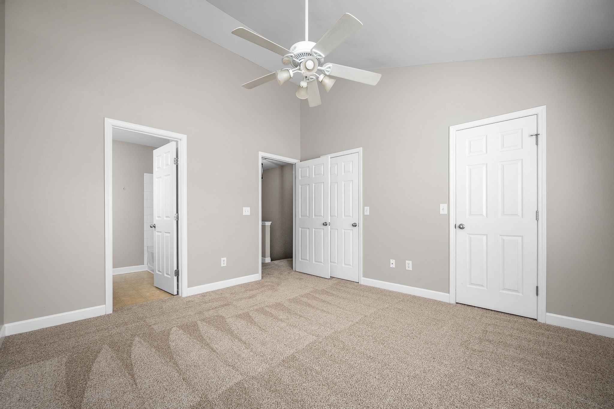 105 4th Ave Unit: 105