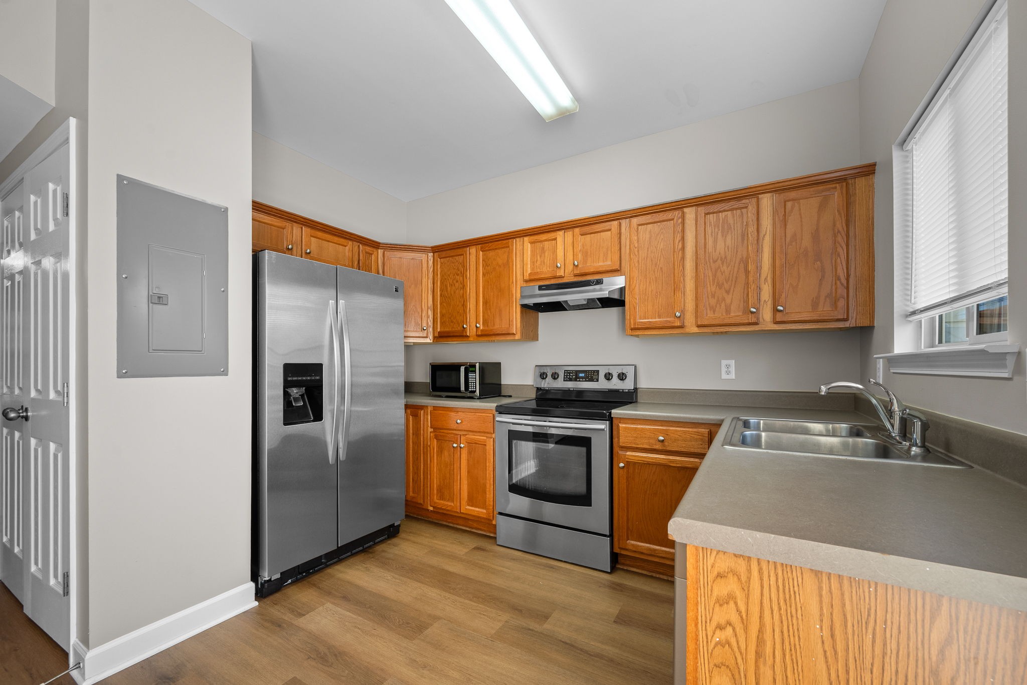105 4th Ave Unit: 105