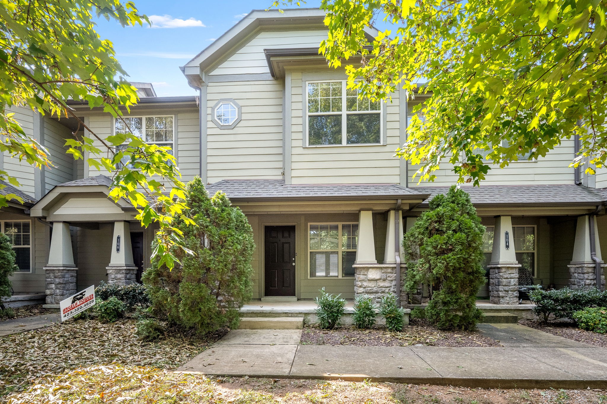 105 4th Ave Unit: 105