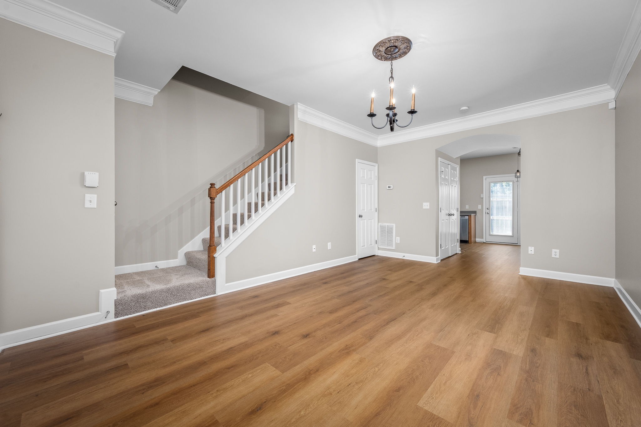 105 4th Ave Unit: 105