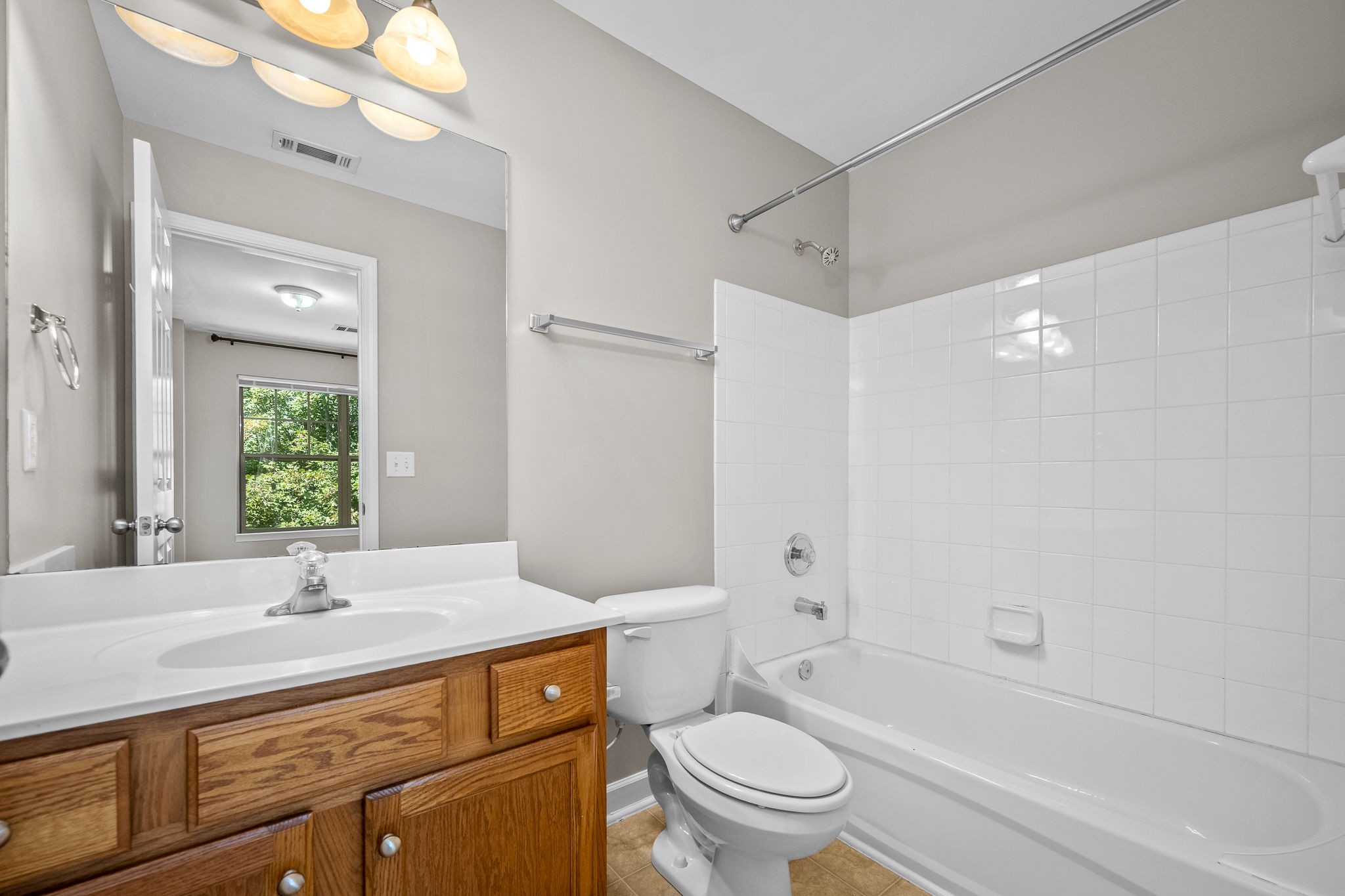 105 4th Ave Unit: 105