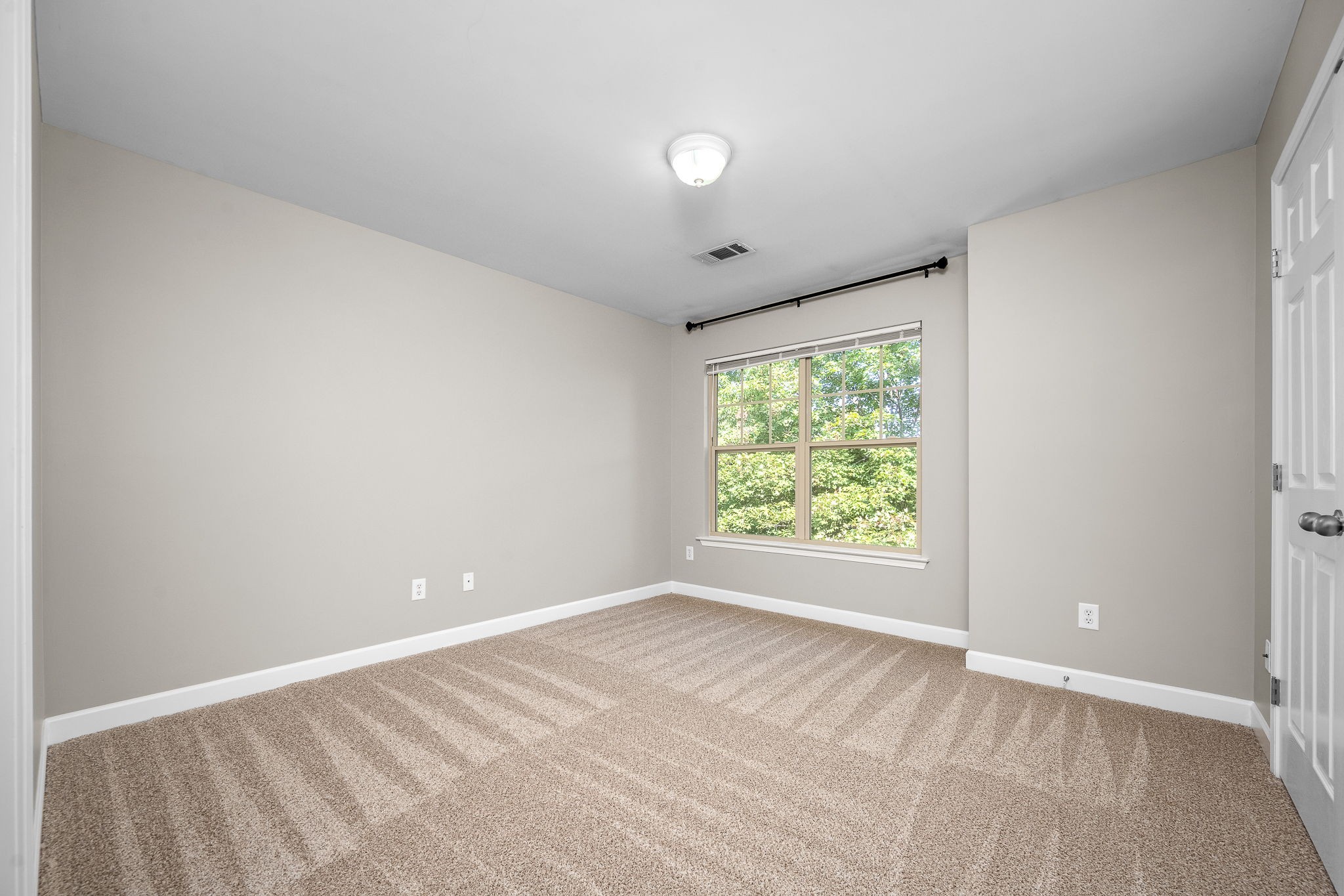 105 4th Ave Unit: 105