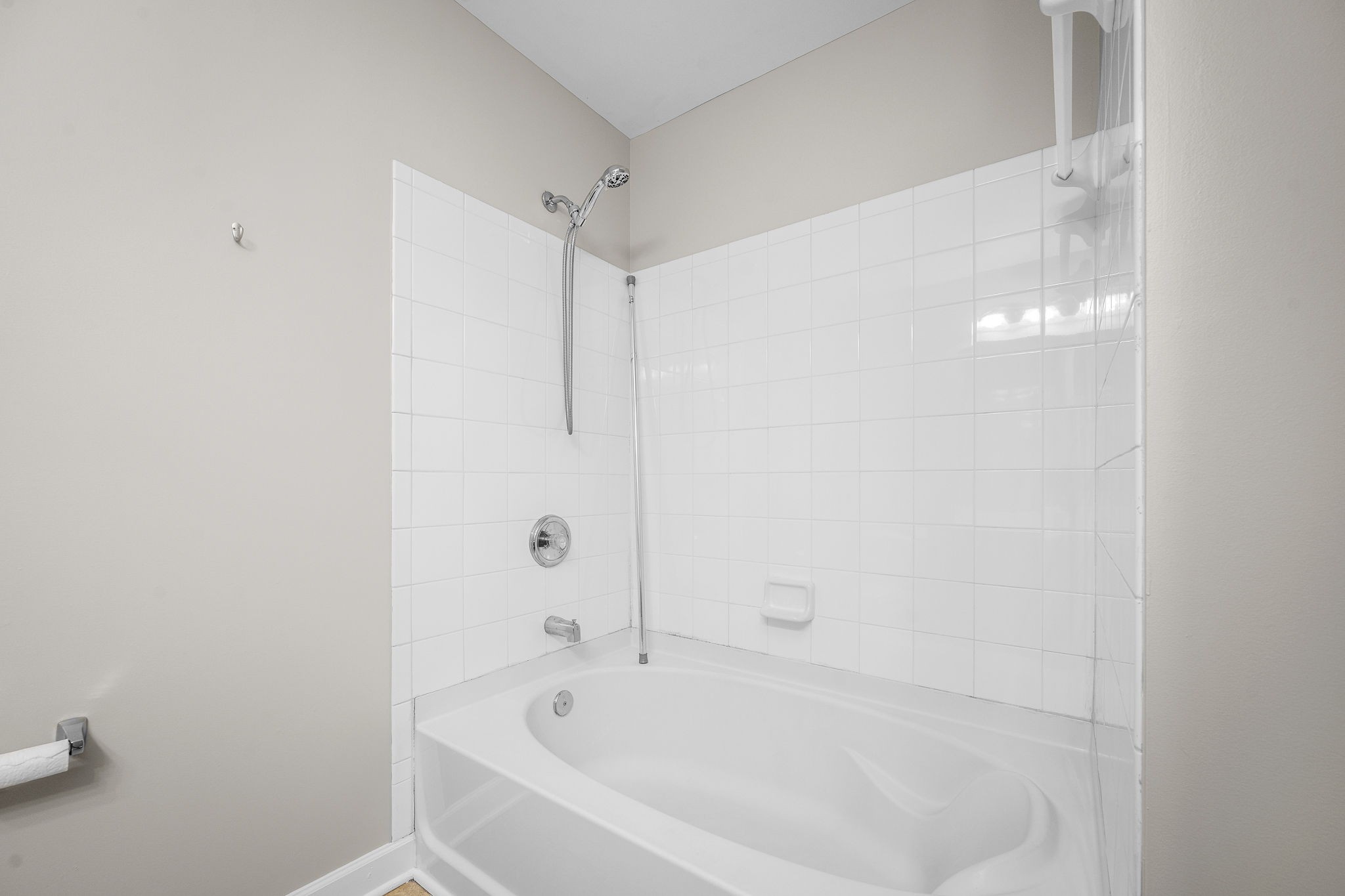 105 4th Ave Unit: 105