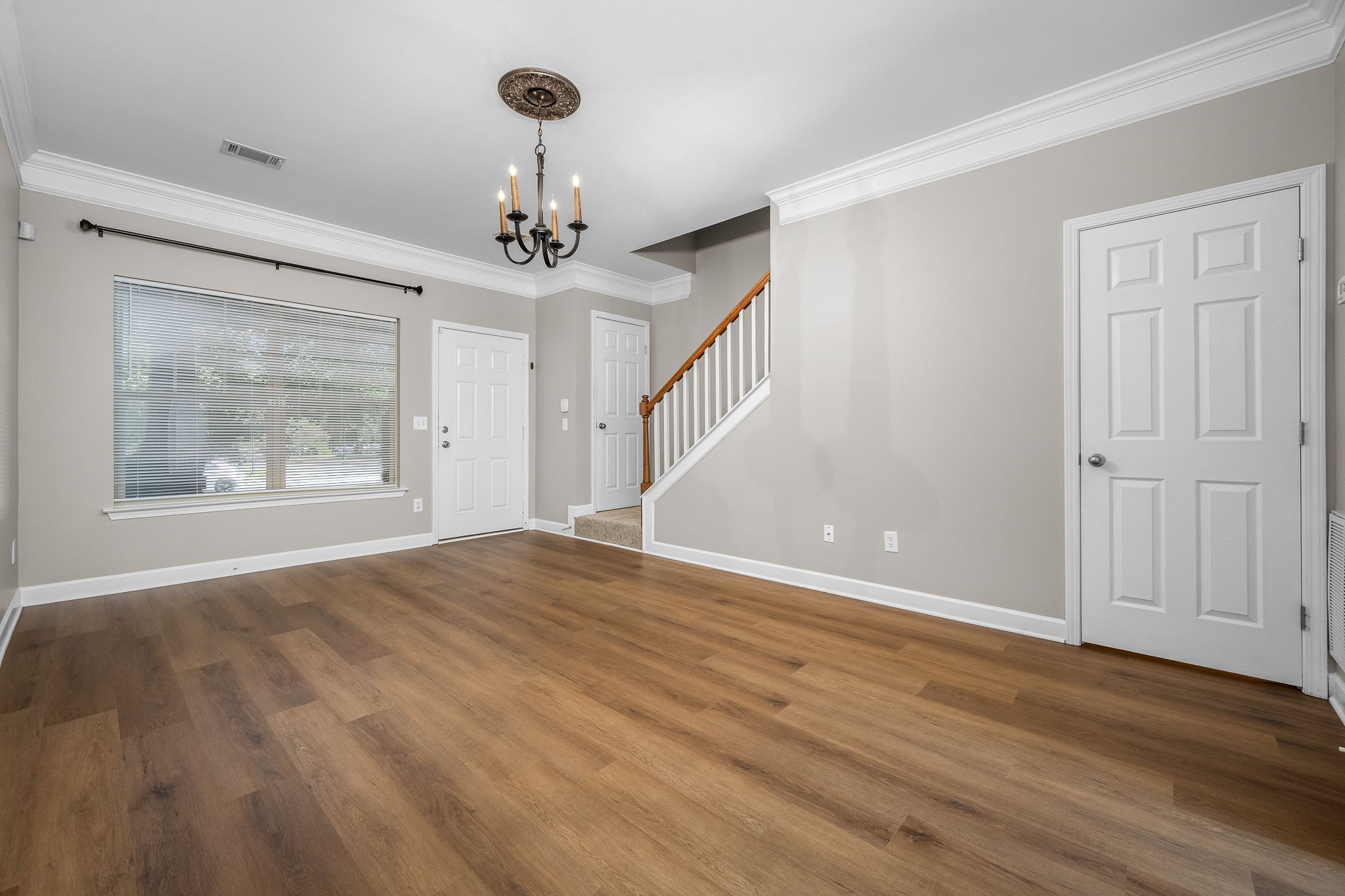 105 4th Ave Unit: 105