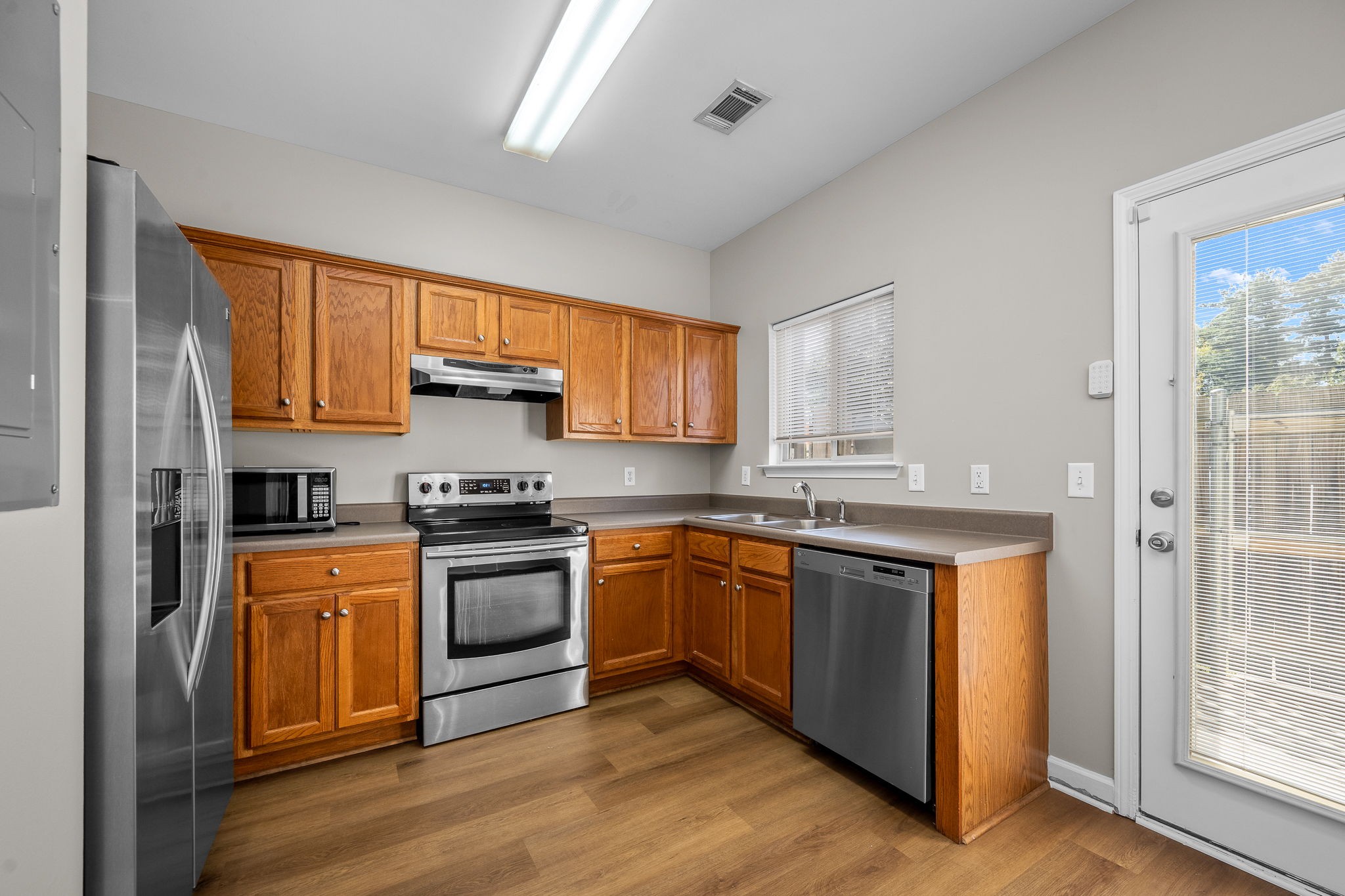 105 4th Ave Unit: 105