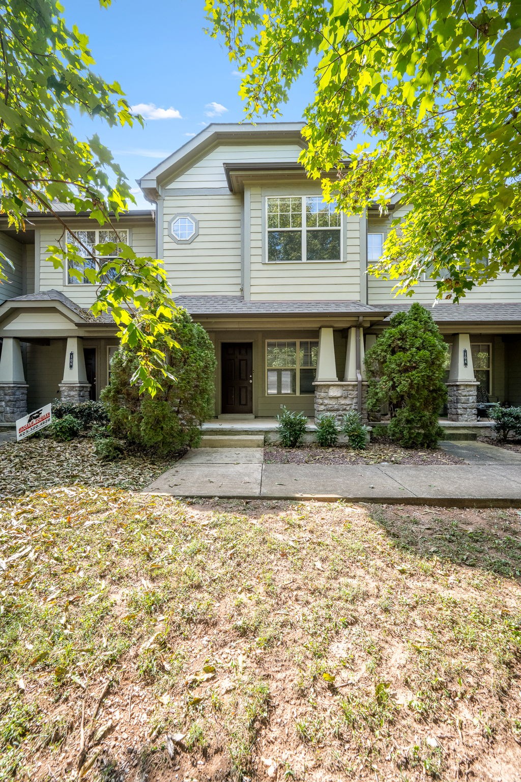 105 4th Ave Unit: 105