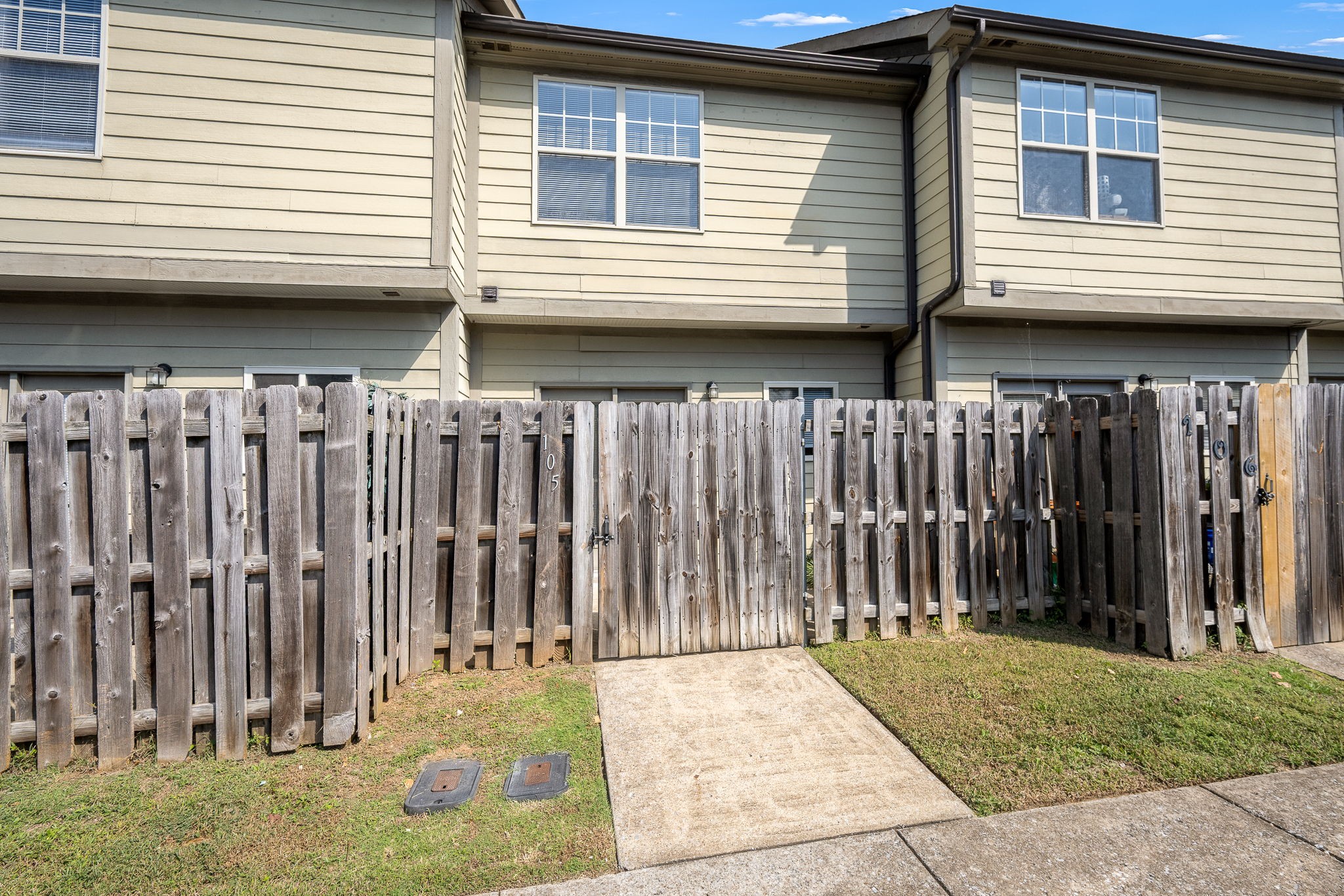 105 4th Ave Unit: 105