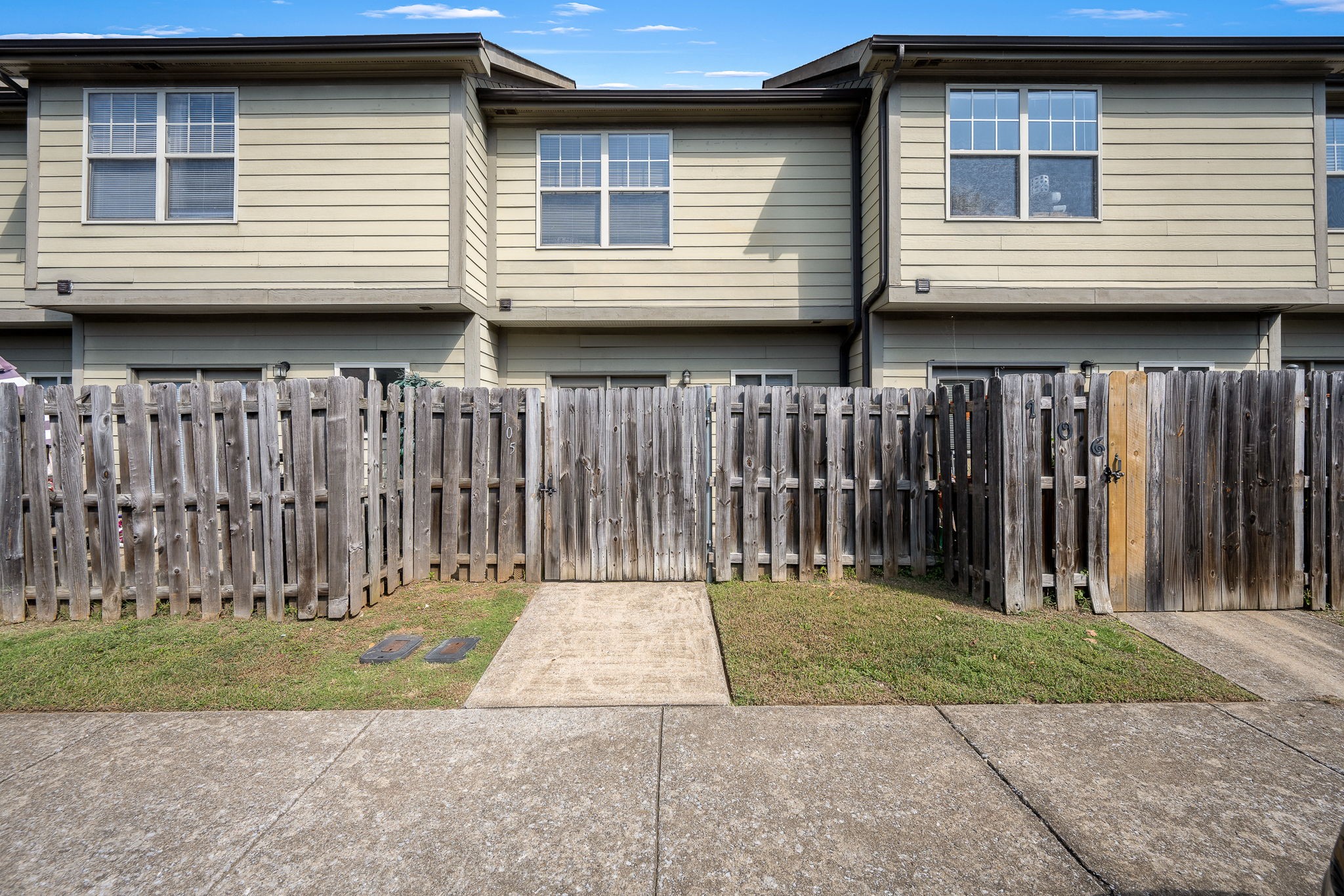 105 4th Ave Unit: 105
