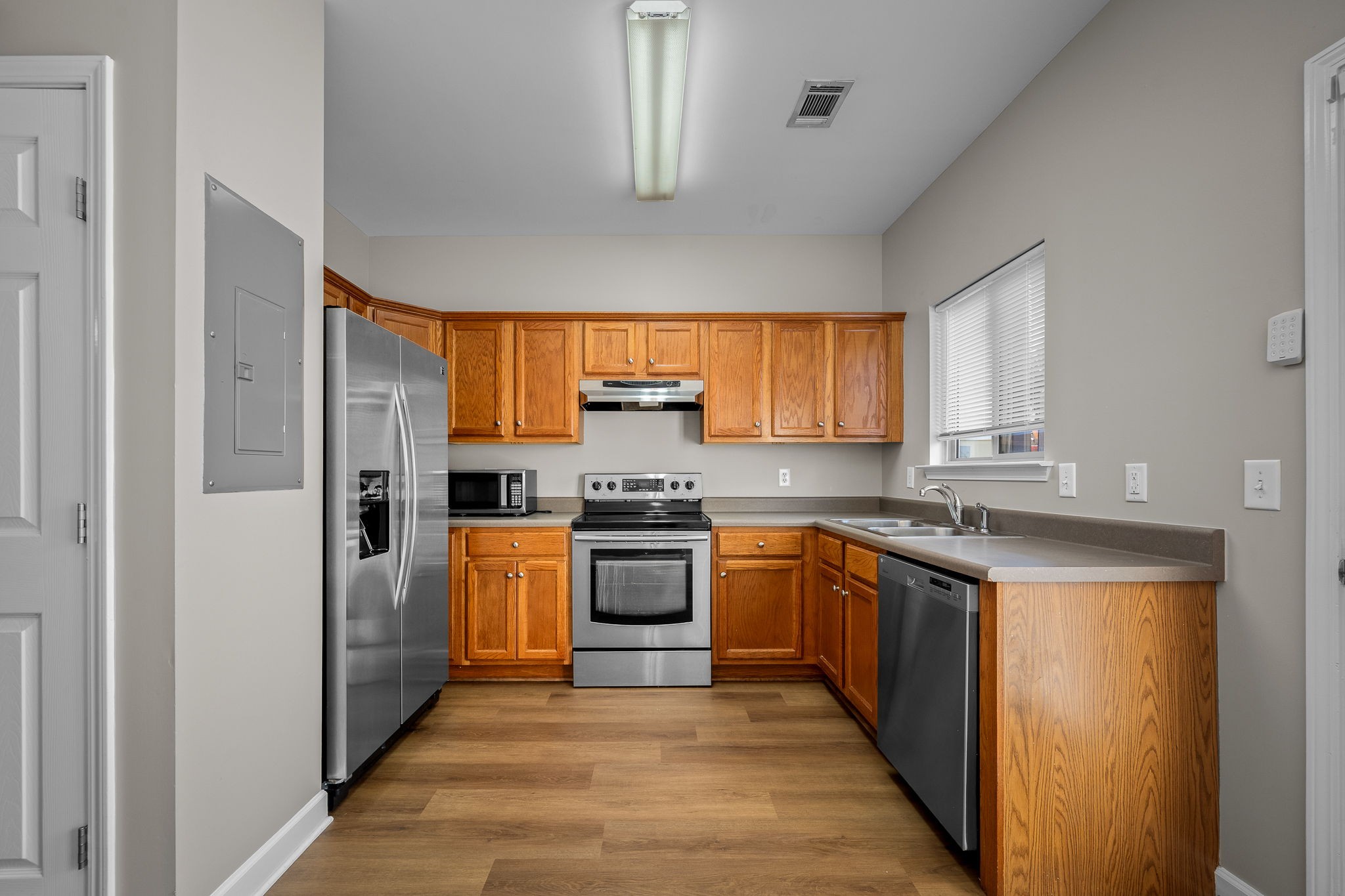 105 4th Ave Unit: 105