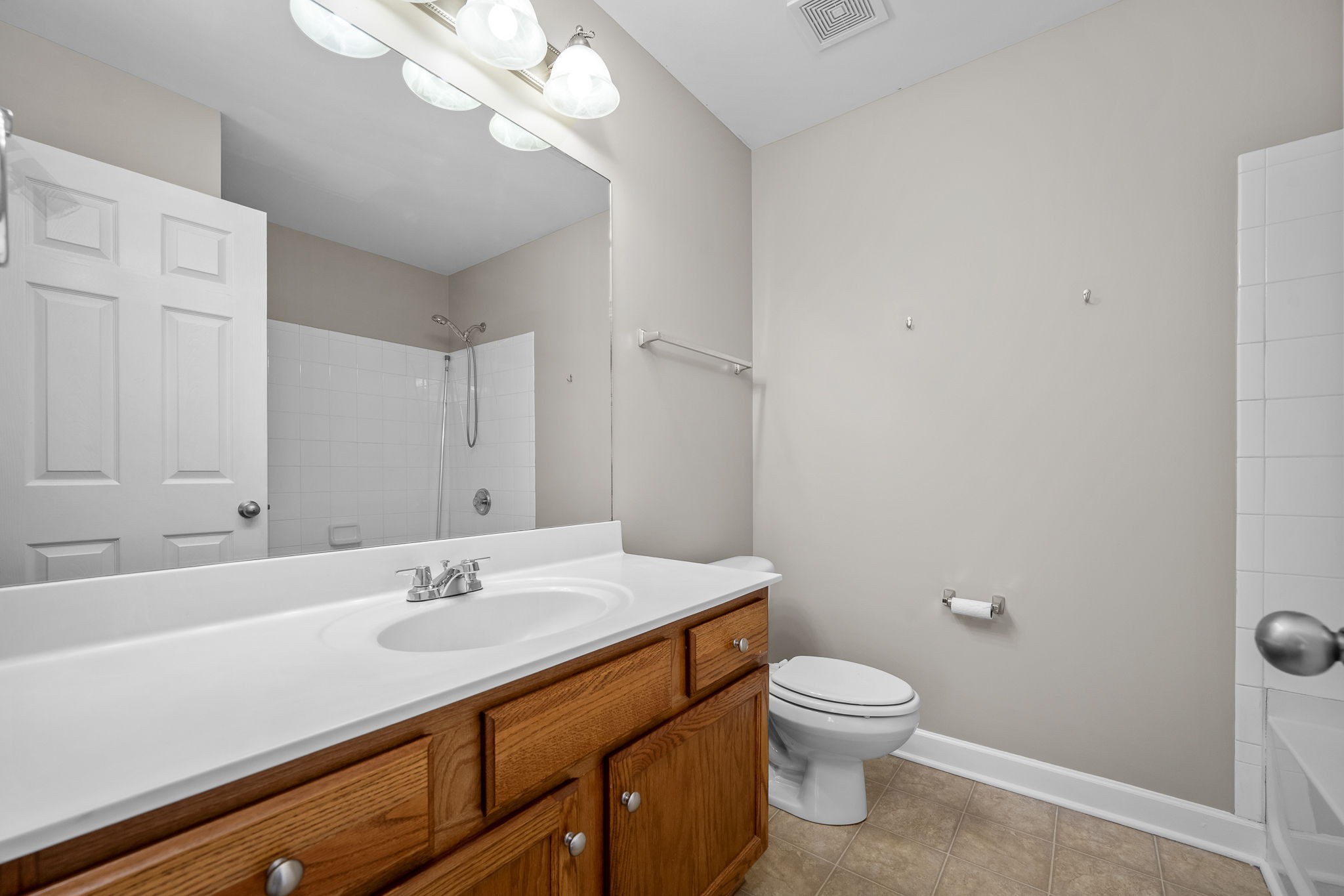 105 4th Ave Unit: 105