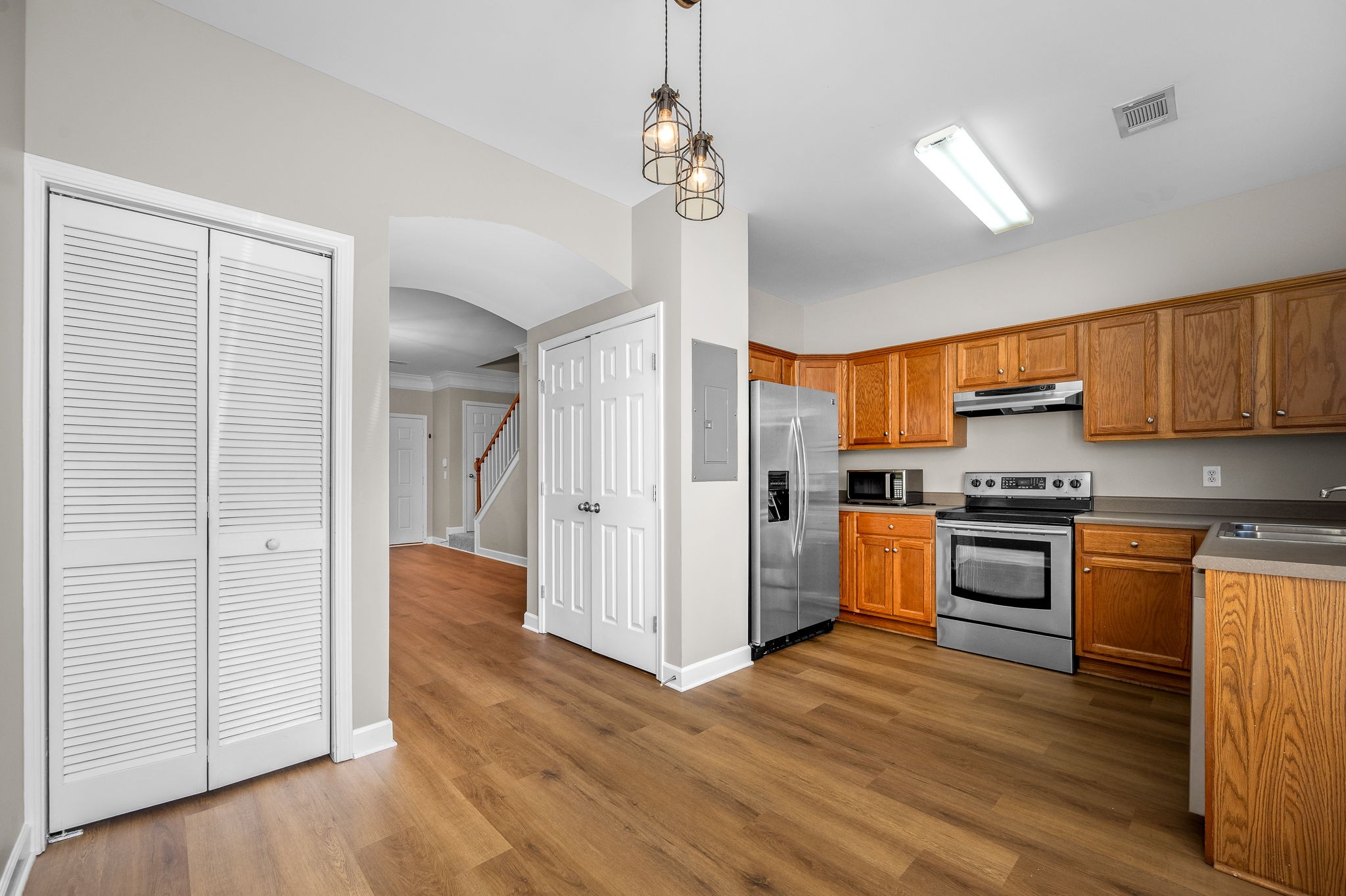 105 4th Ave Unit: 105
