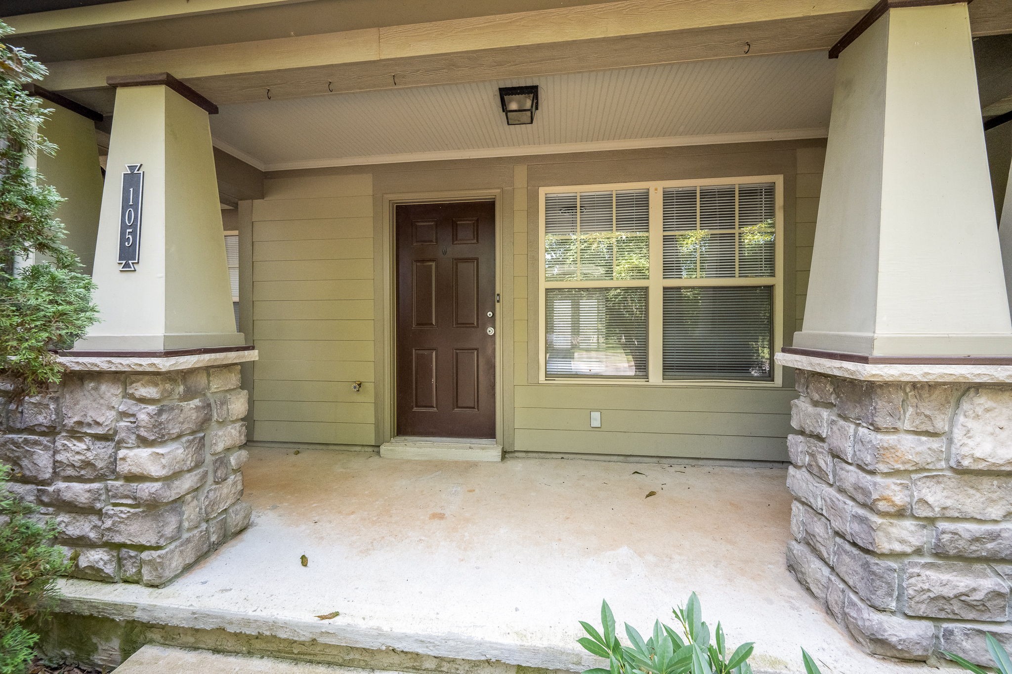 105 4th Ave Unit: 105