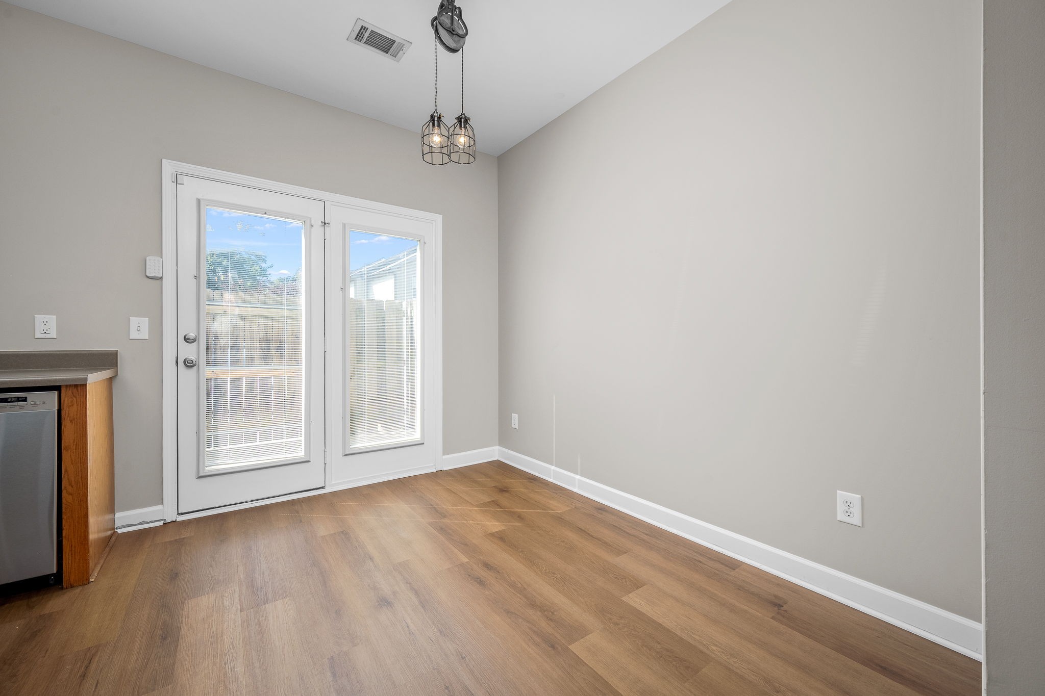 105 4th Ave Unit: 105