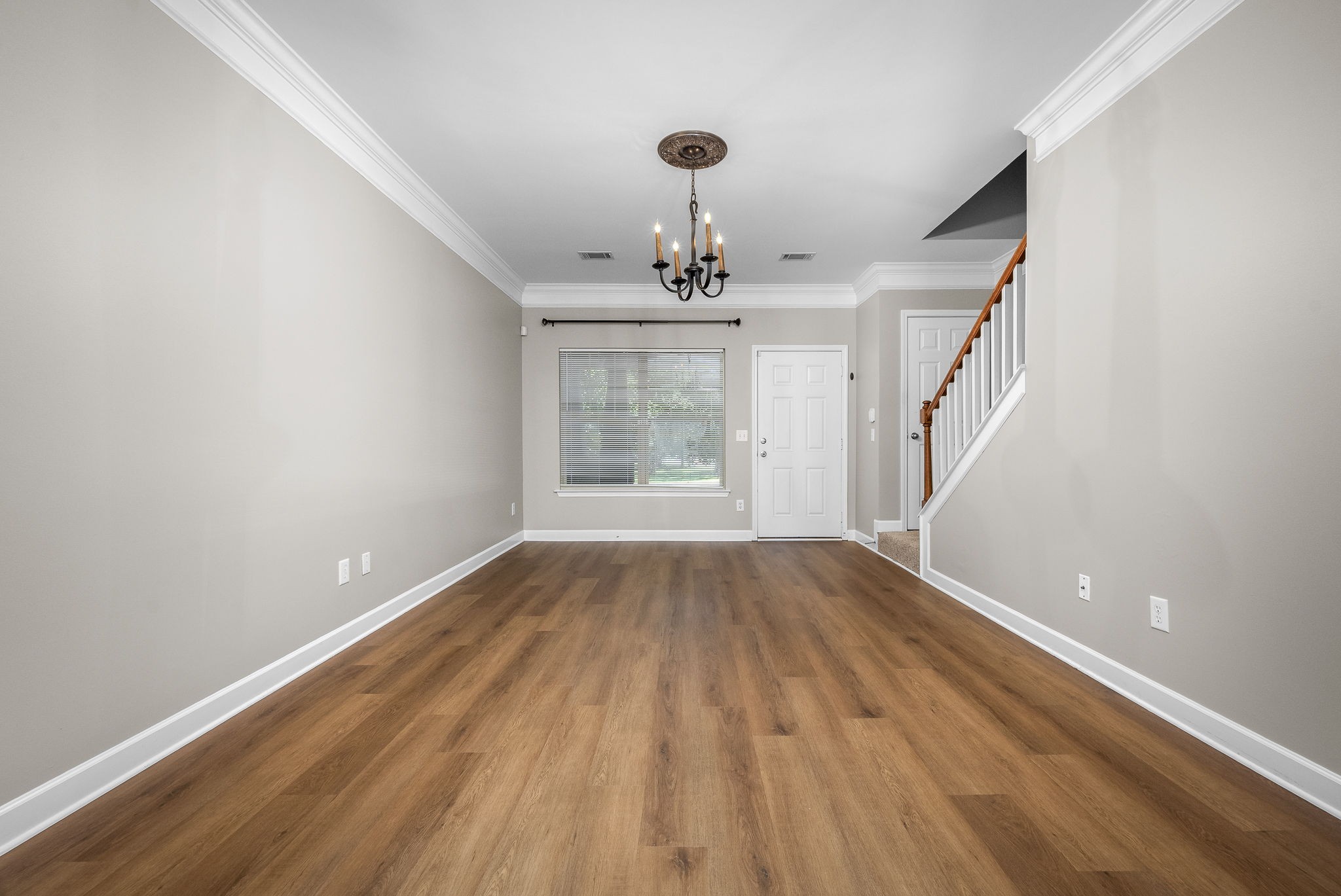 105 4th Ave Unit: 105