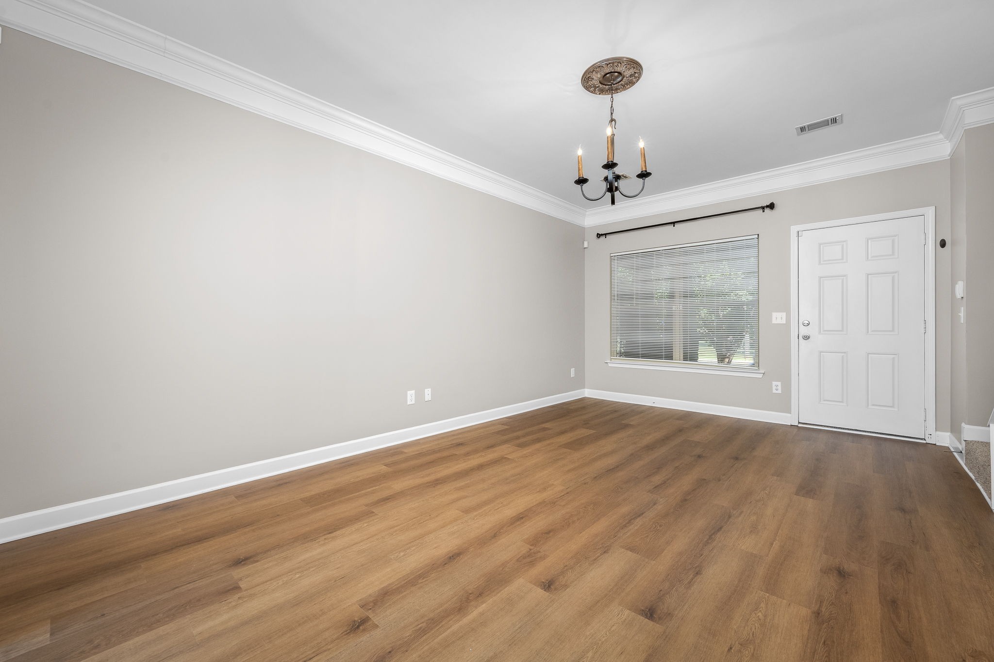 105 4th Ave Unit: 105
