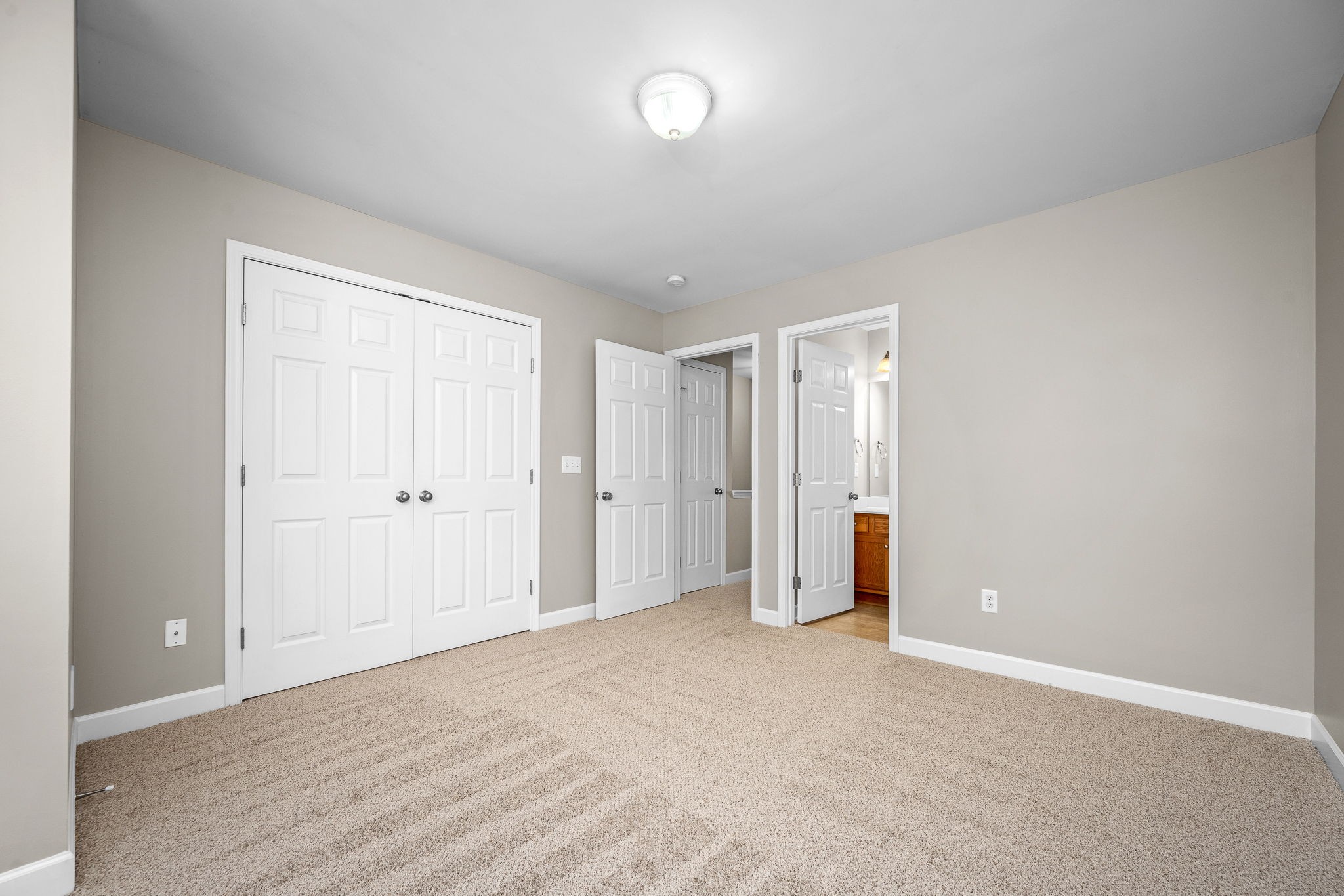 105 4th Ave Unit: 105