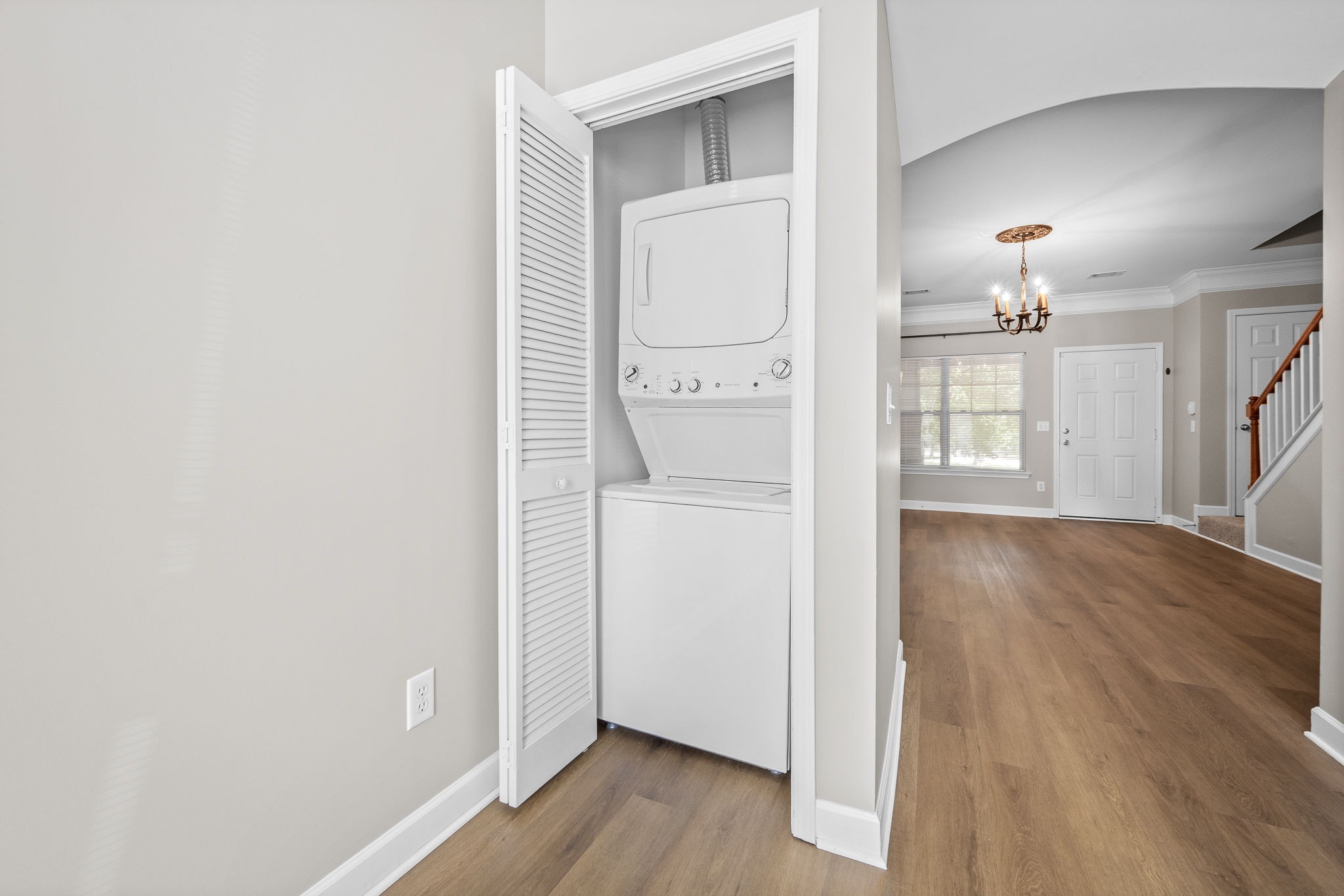 105 4th Ave Unit: 105