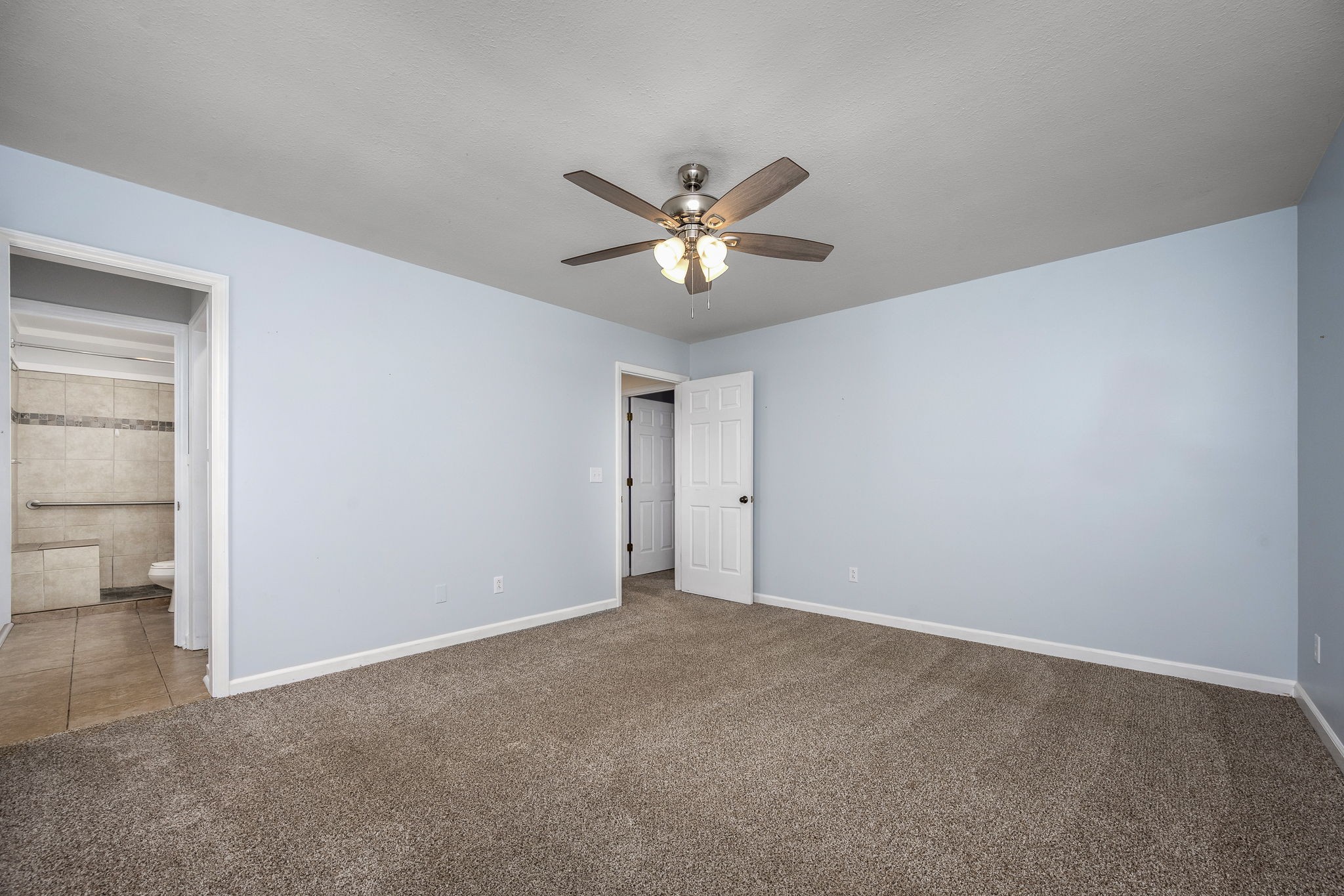 1427 Trotters Ln