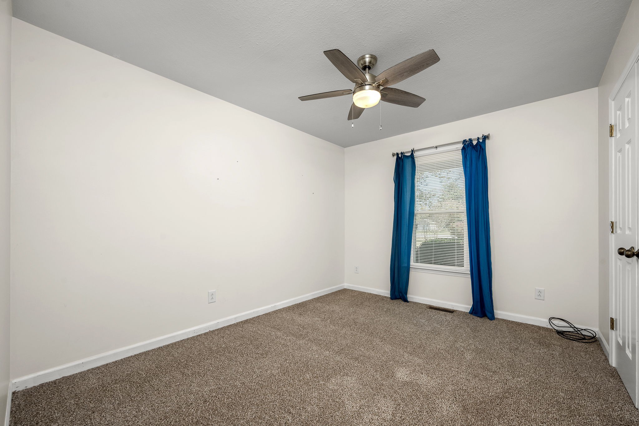 1427 Trotters Ln