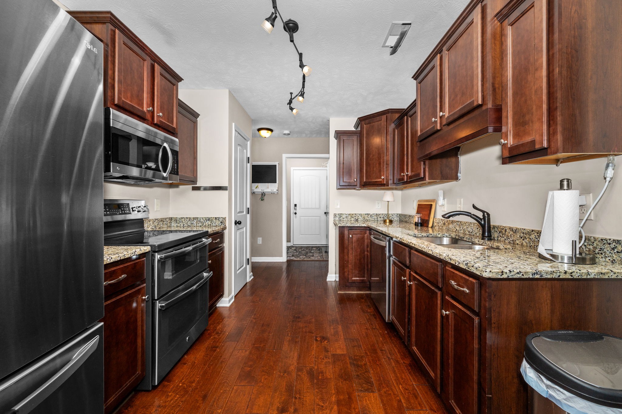 1425 Round Rock Dr