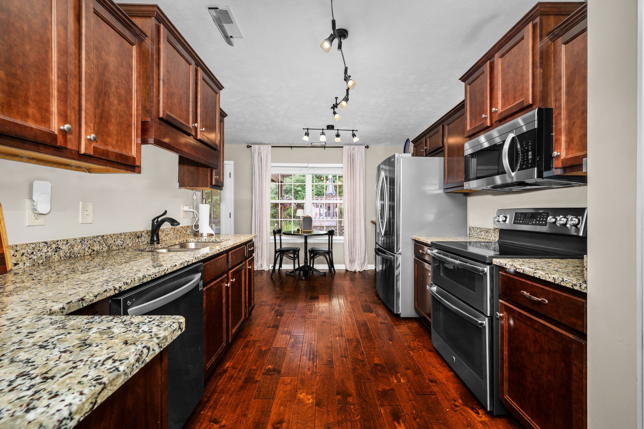 1425 Round Rock Dr