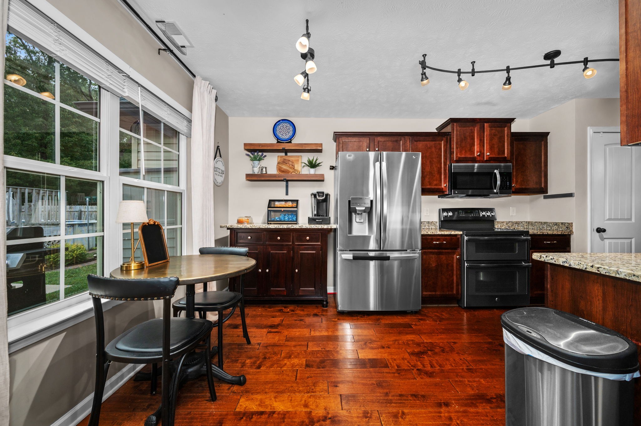 1425 Round Rock Dr