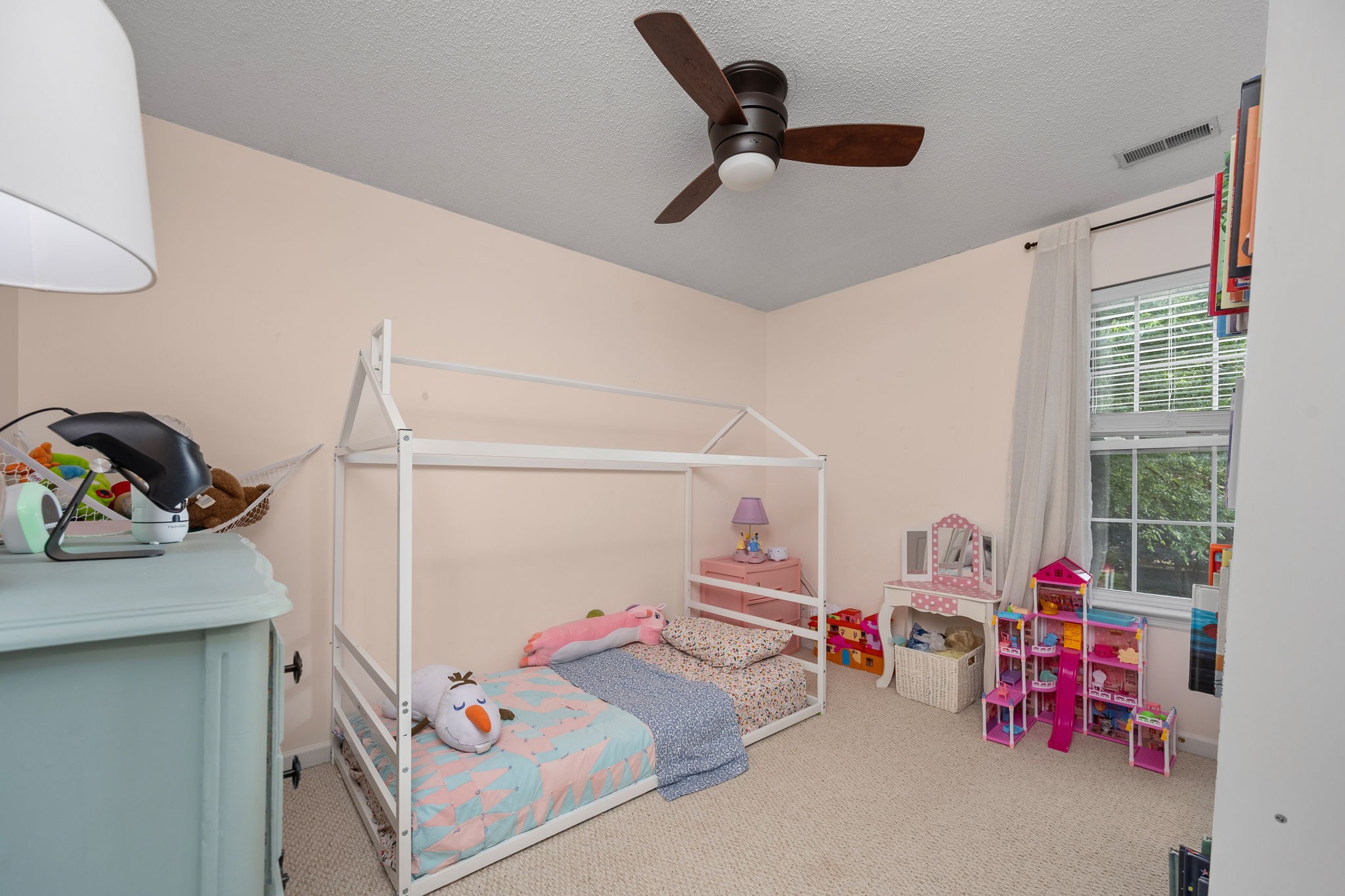 3434 Leslie Ln