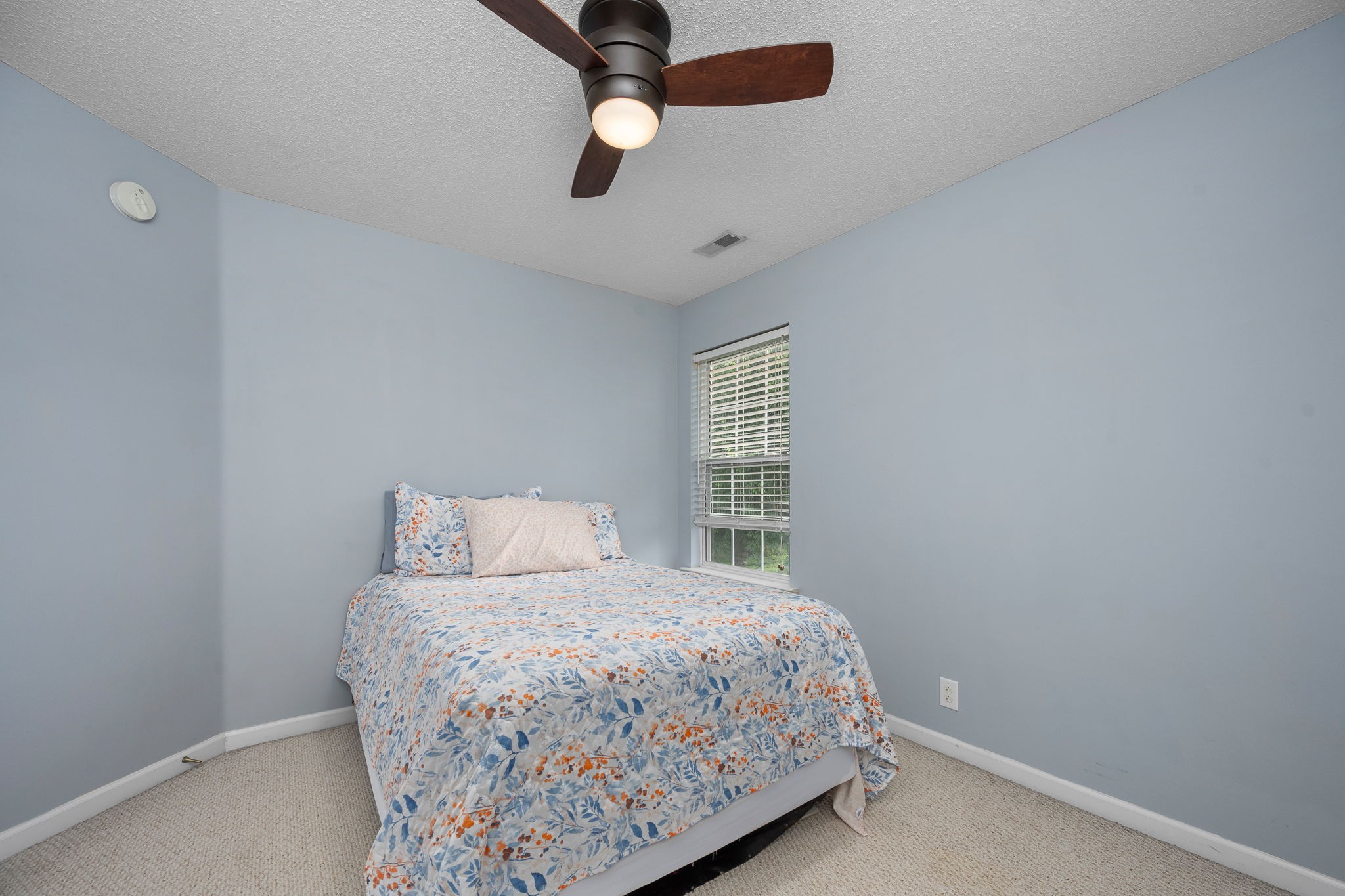 3434 Leslie Ln