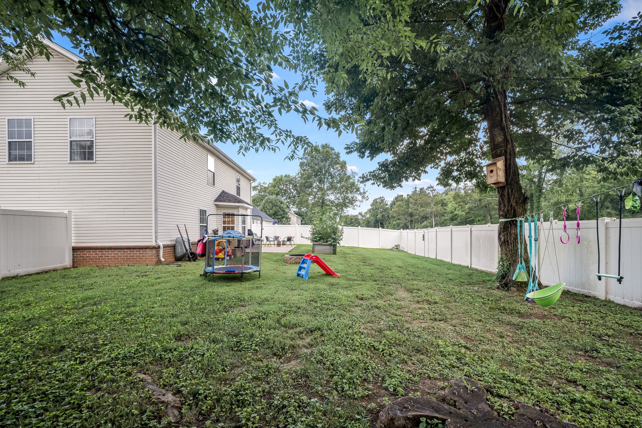 3434 Leslie Ln